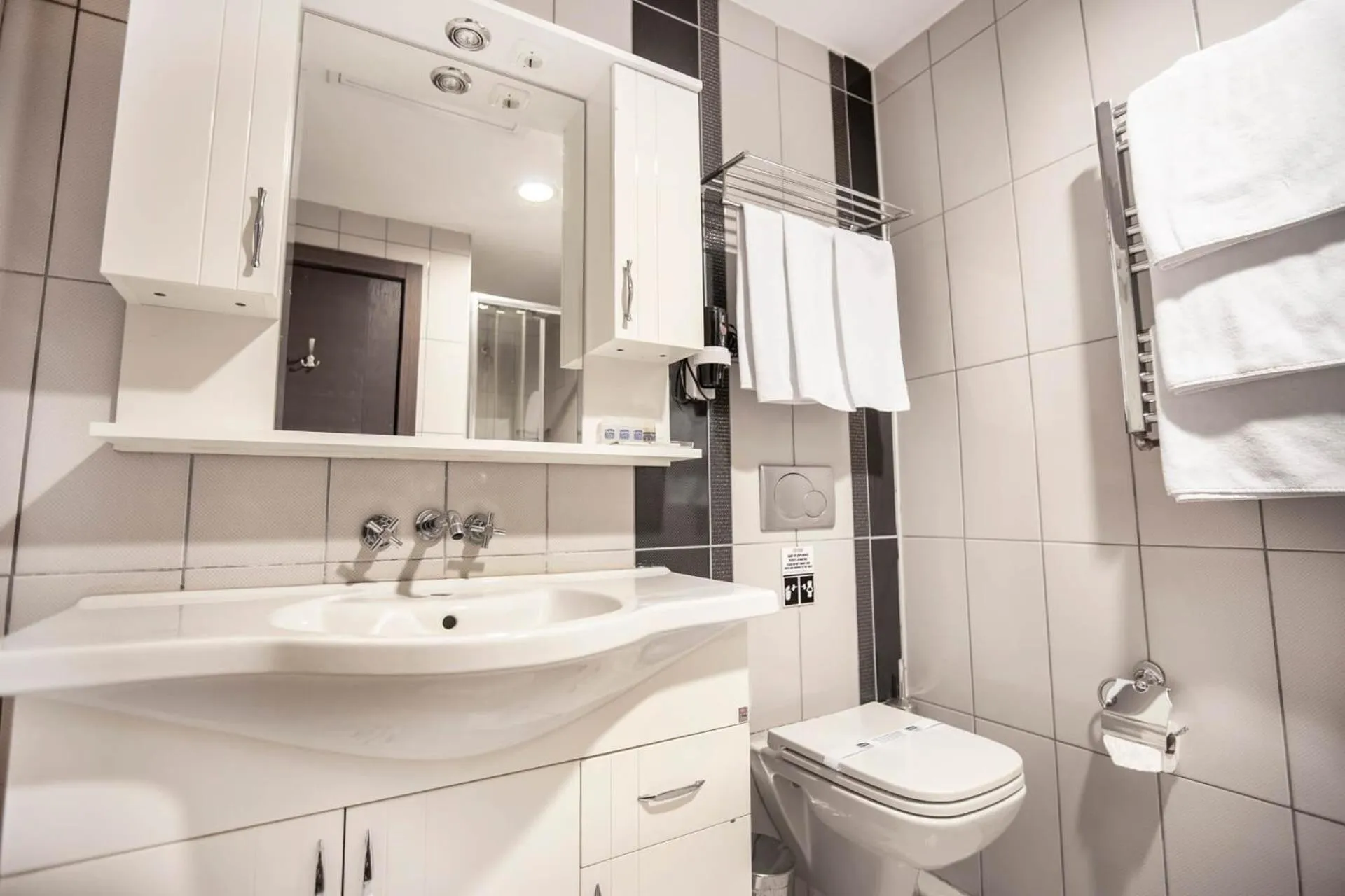 Shower in Highway Otel