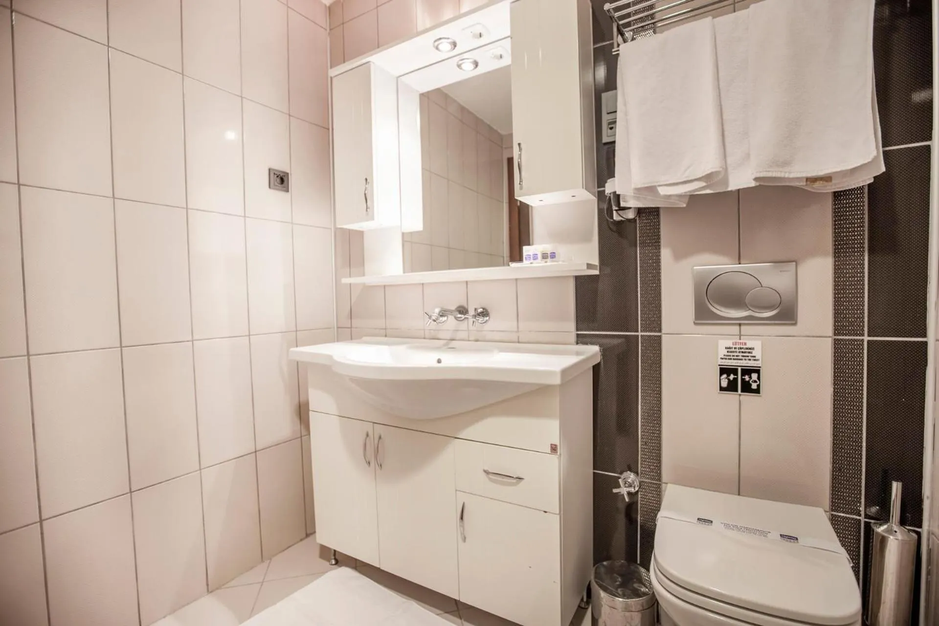 Bathroom in Highway Otel