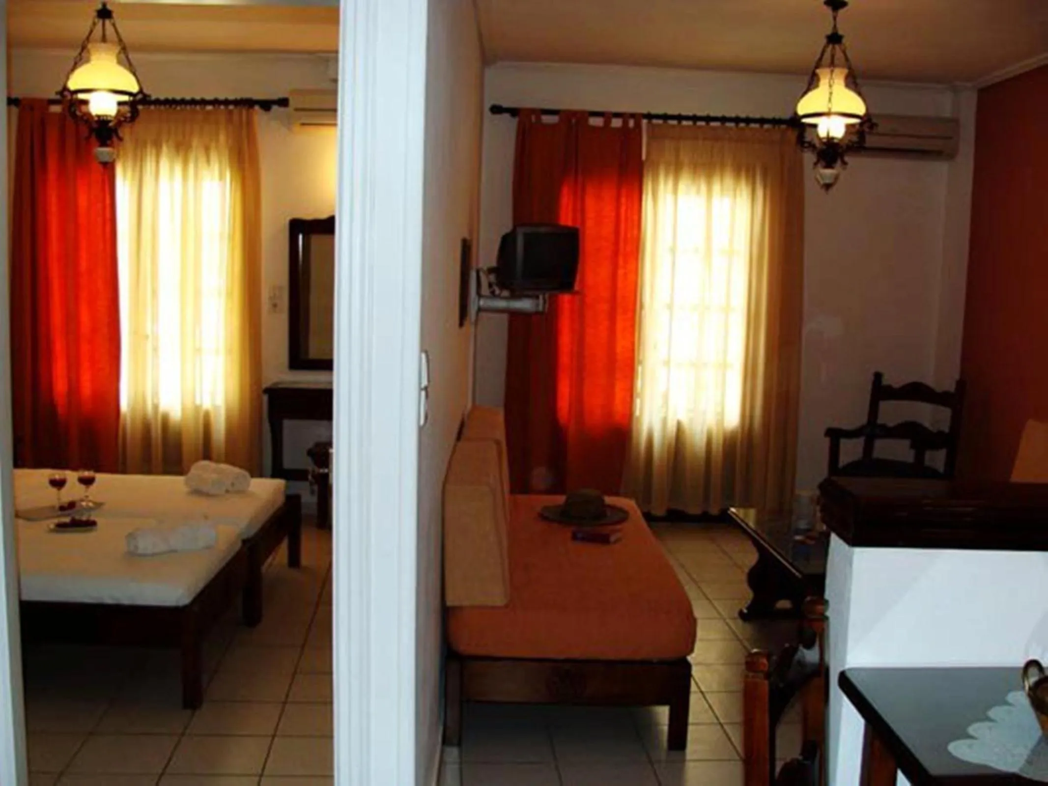 Photo of the whole room, Bed in Hesperia Hotel