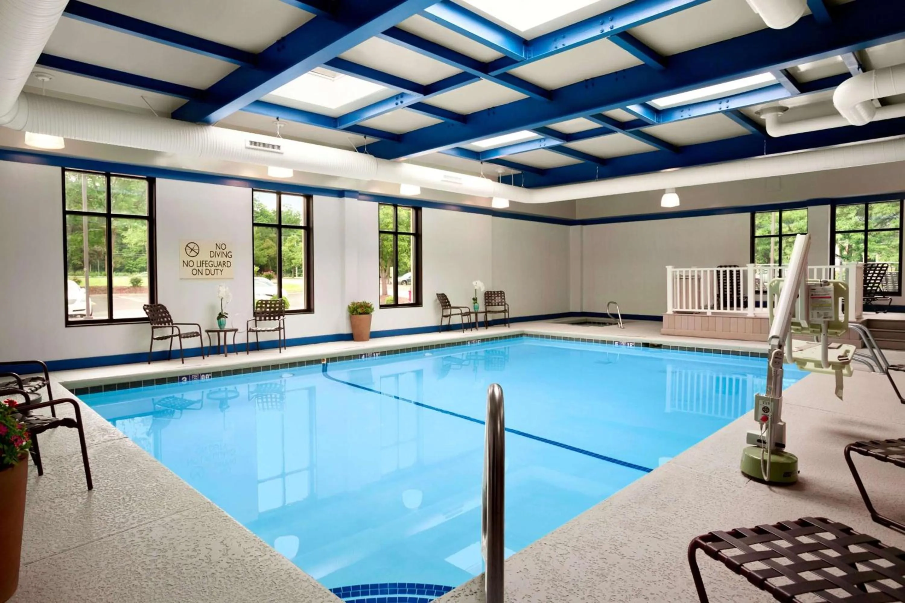 Swimming pool in Hilton Garden Inn Rochester/Pittsford