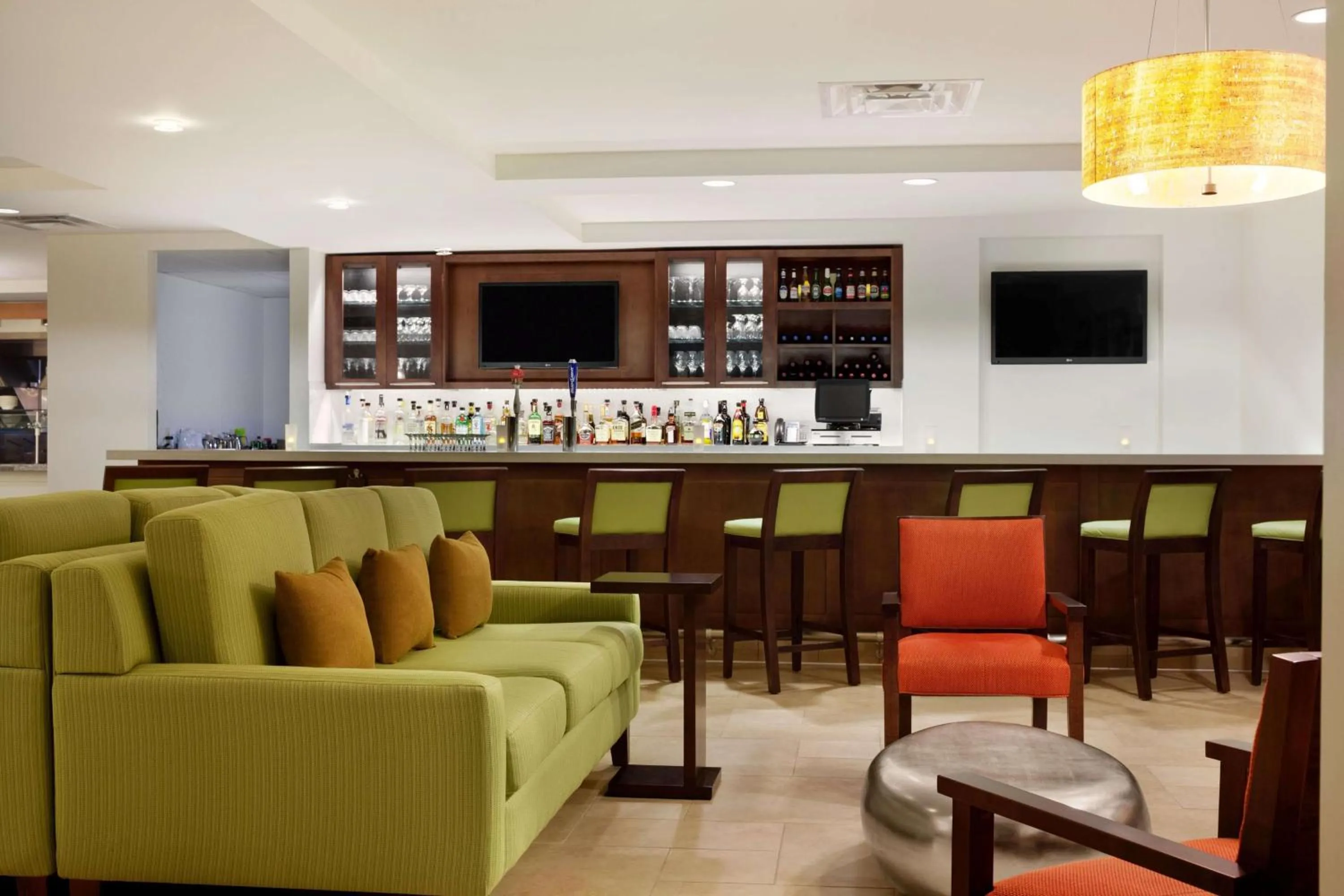 Lounge or bar in Hilton Garden Inn Rochester/Pittsford