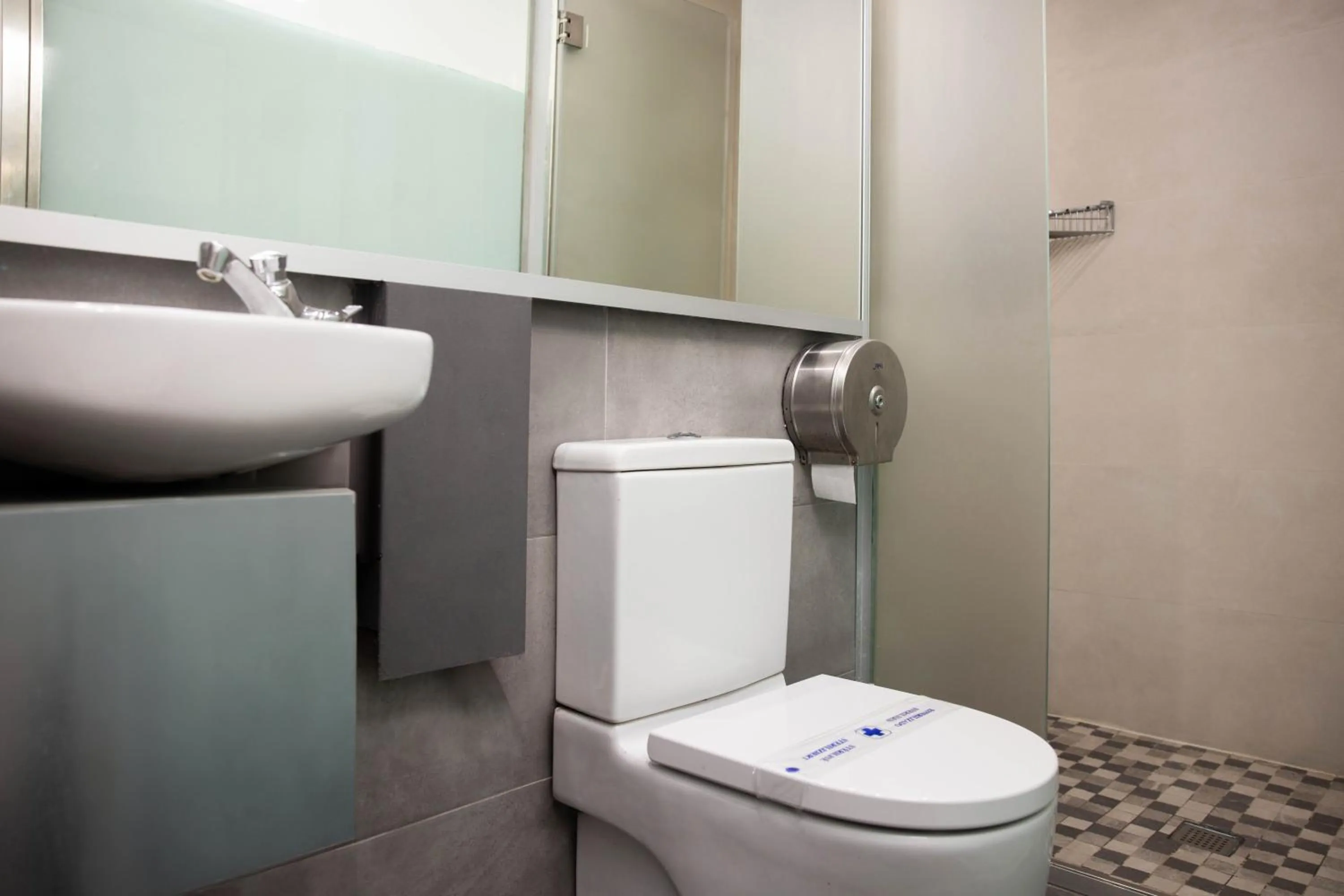 Toilet in Urbany Hostel BCN GO!