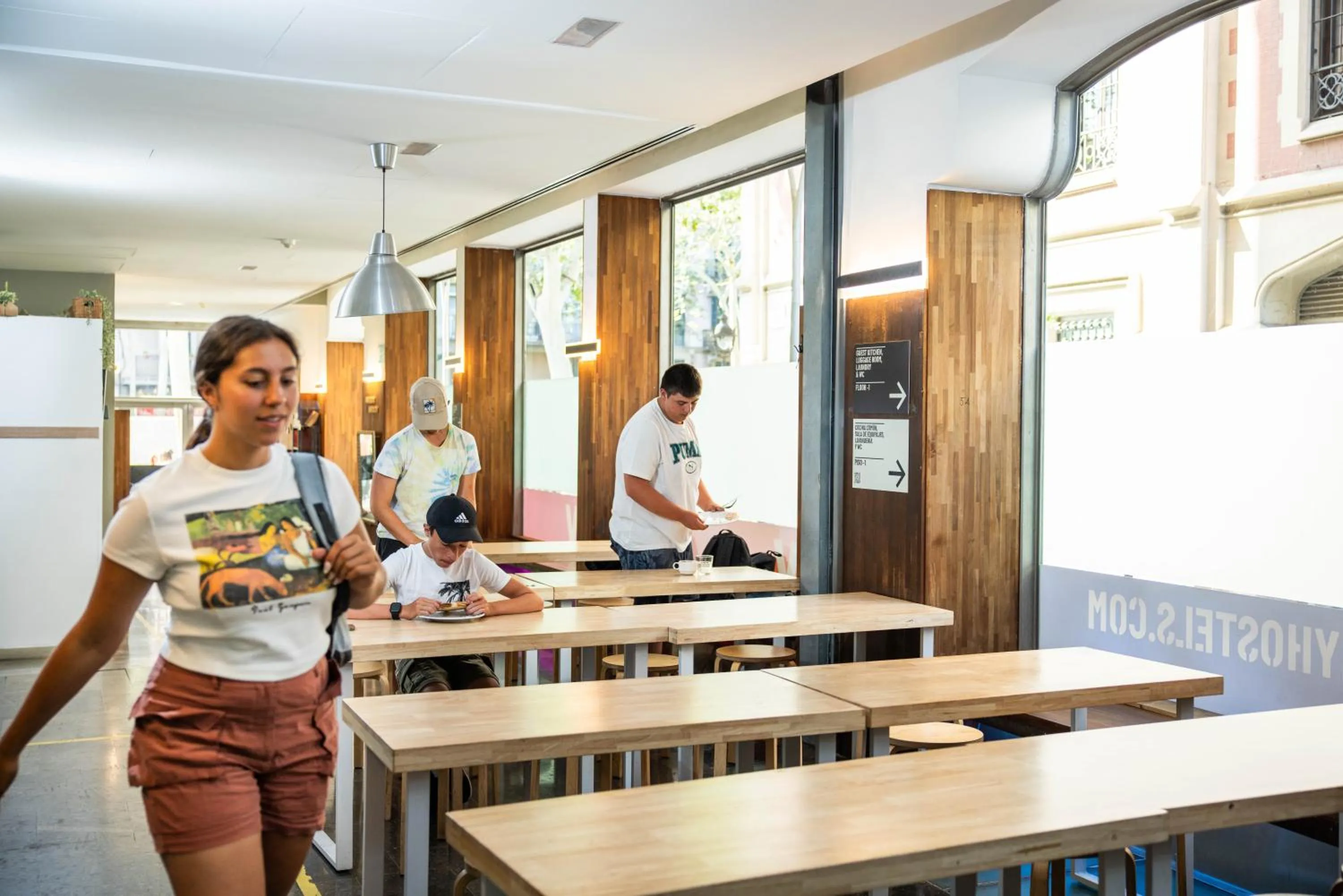 Restaurant/places to eat in Urbany Hostel BCN GO!