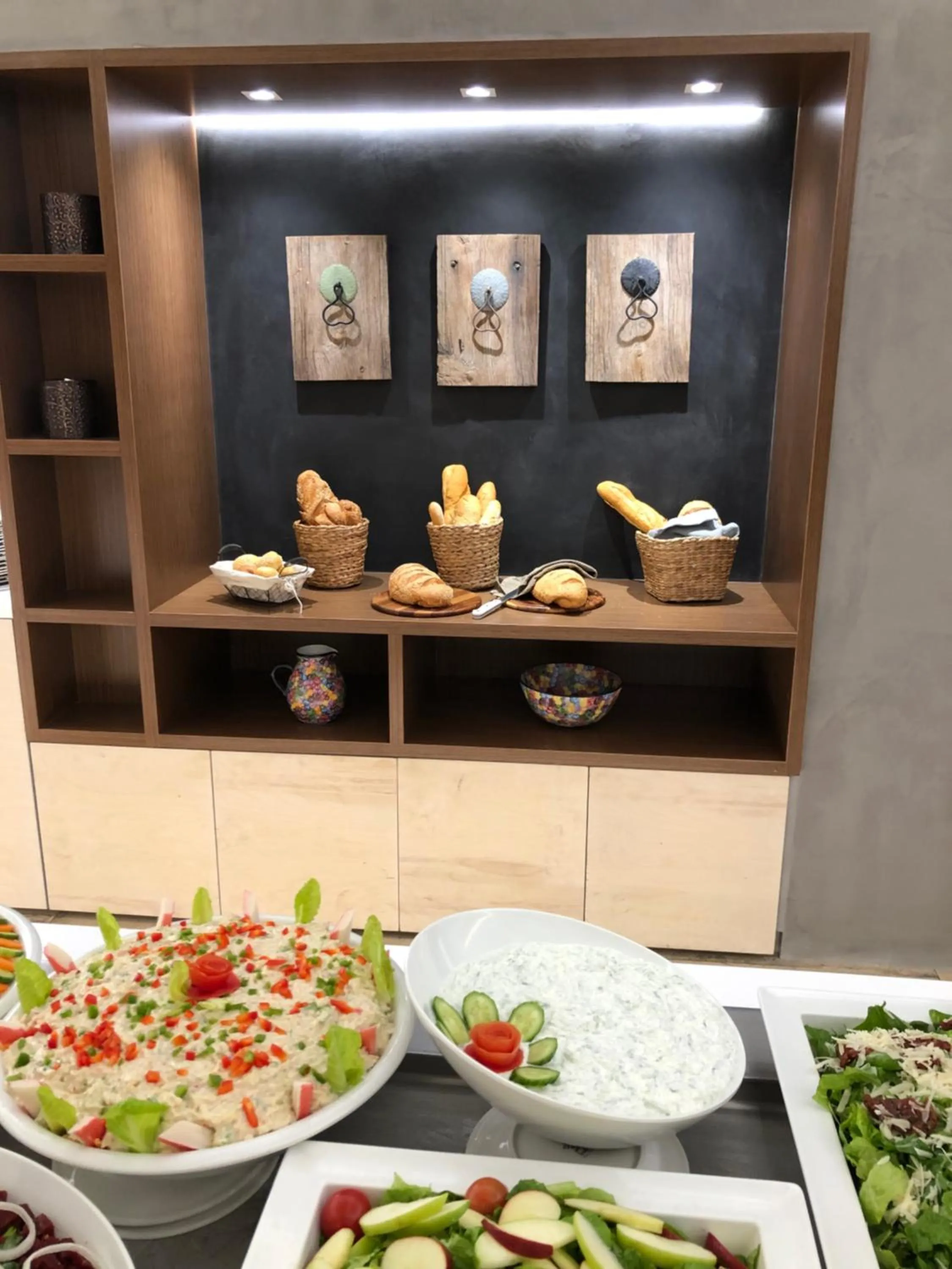 Restaurant/places to eat in Droushia Heights Hotel