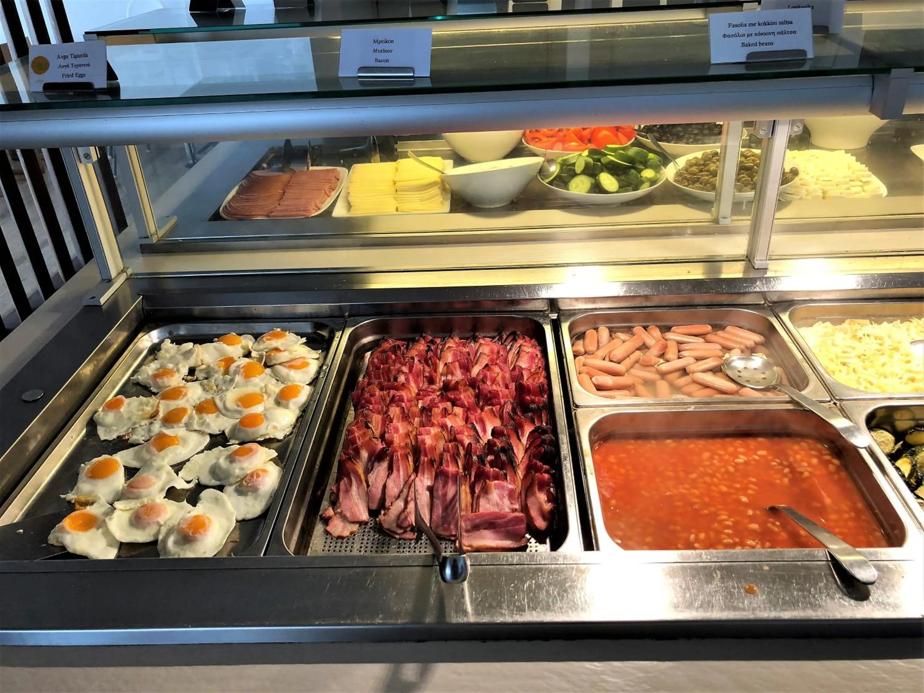 Restaurant/places to eat in Droushia Heights Hotel