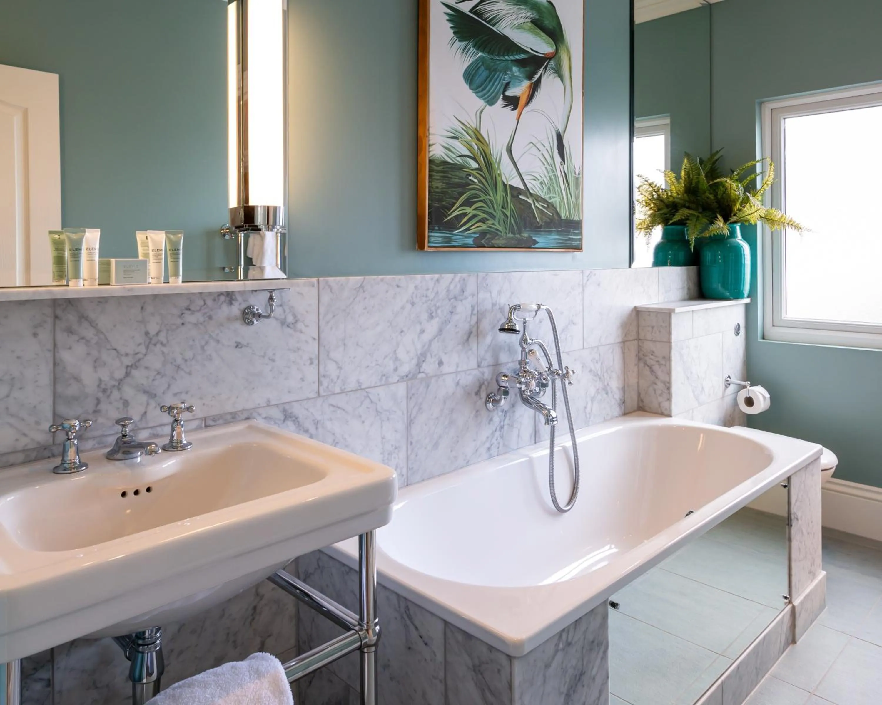 Bathroom in Roslin Beach Hotel