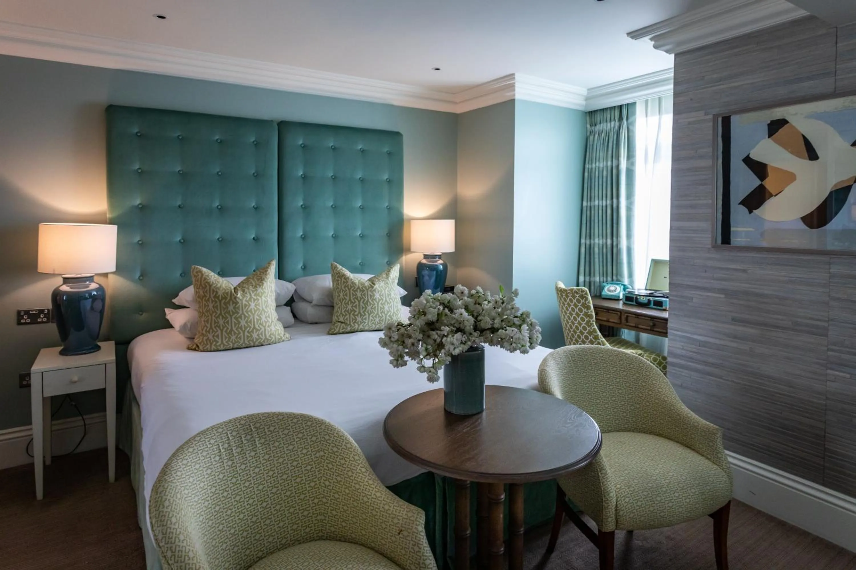 Bedroom, Bed in Roslin Beach Hotel