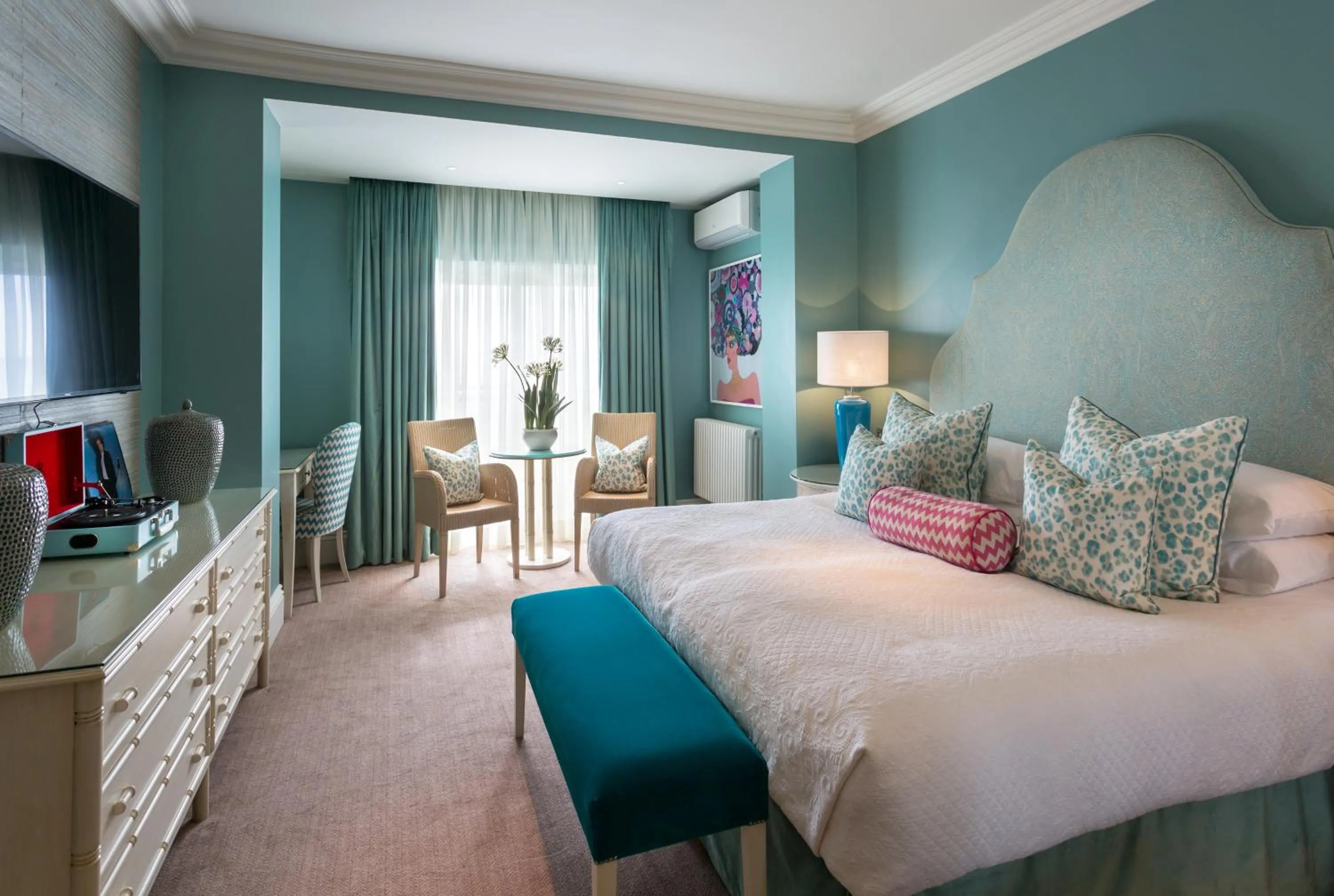 Bed in Roslin Beach Hotel