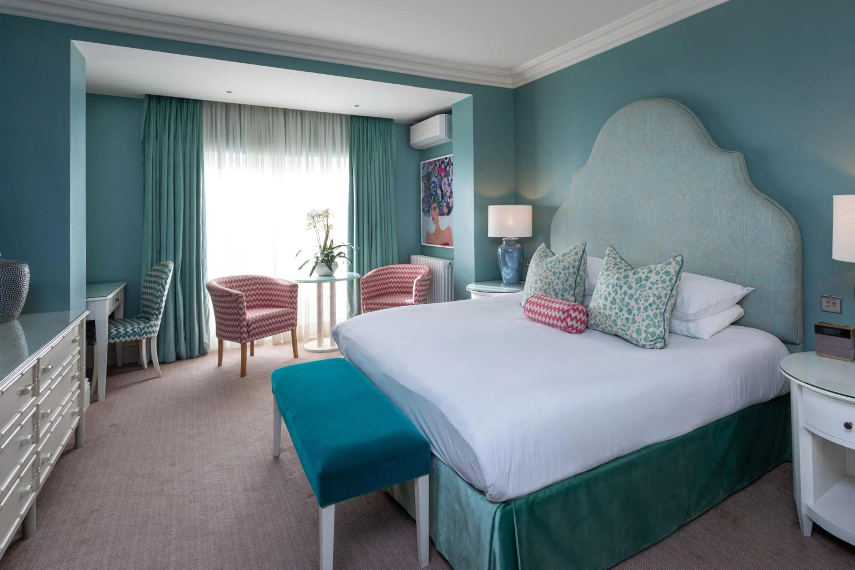 Bed in Roslin Beach Hotel