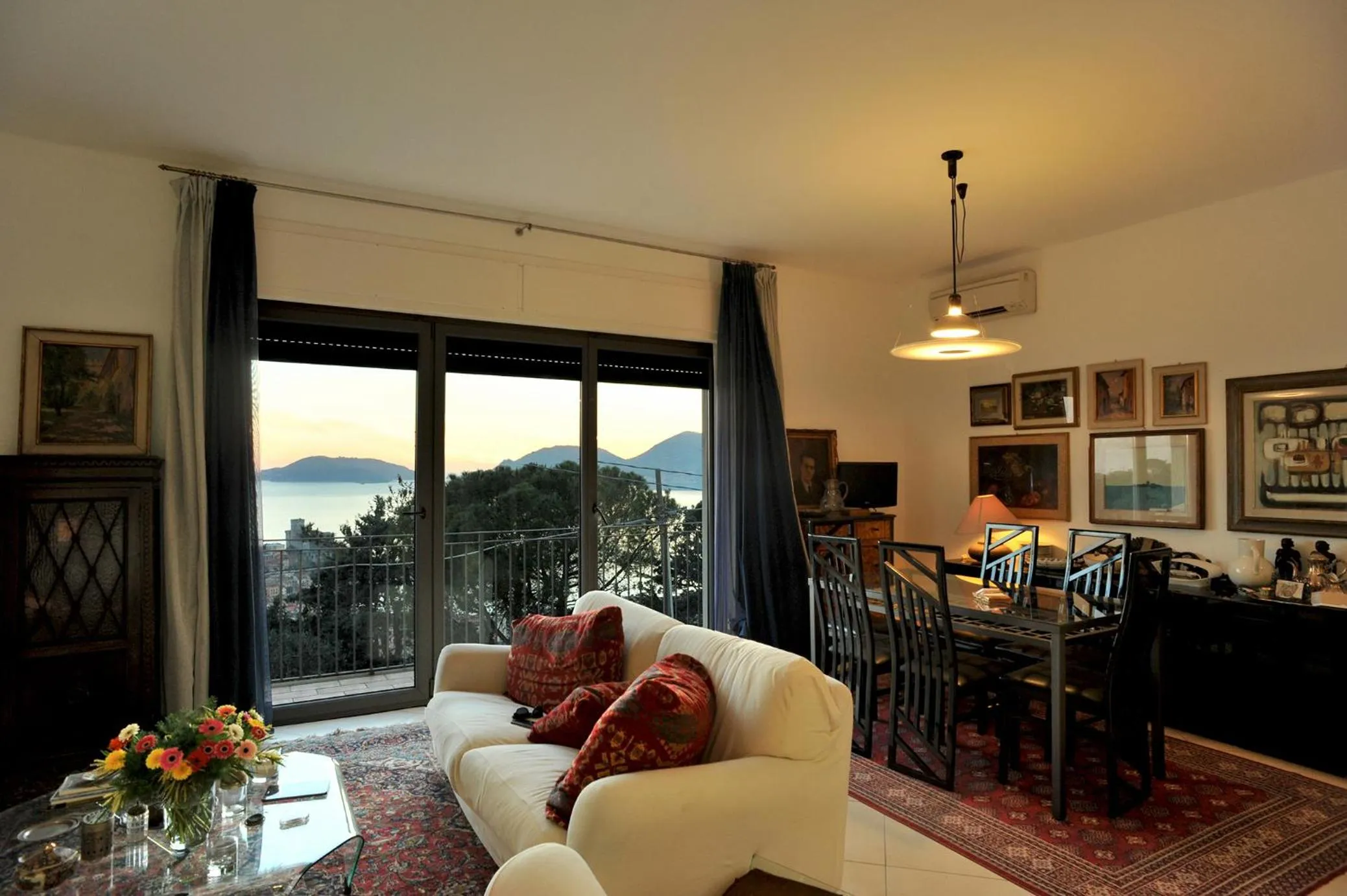 Living room in IL golfo artisti e poeti villa thea