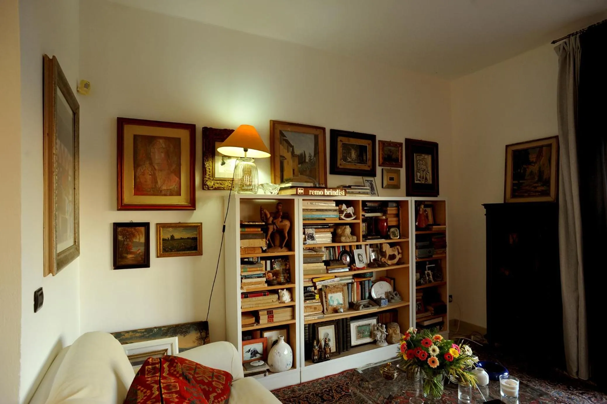 Library in IL golfo artisti e poeti villa thea