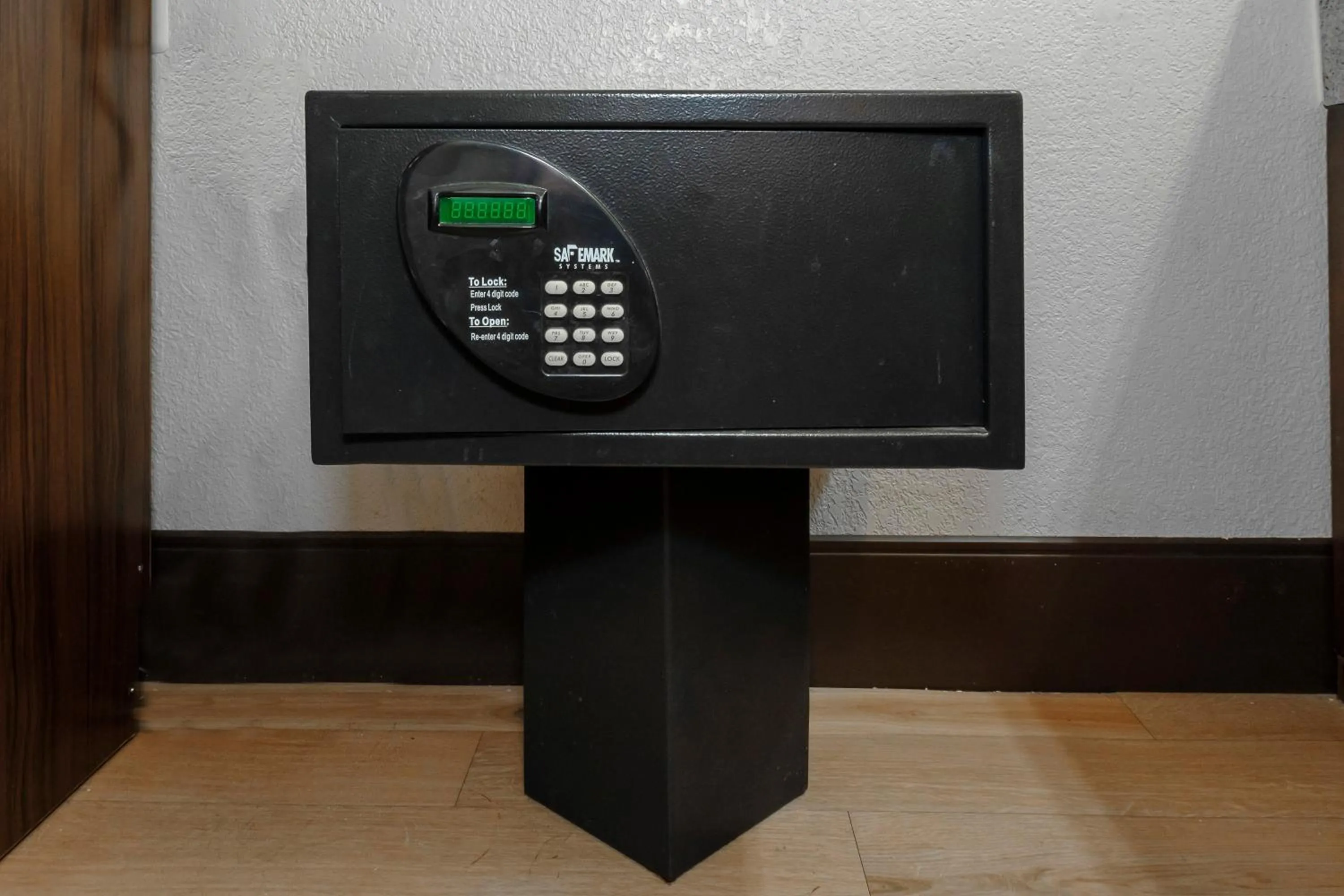 Bedroom in Red Roof Inn Aberdeen