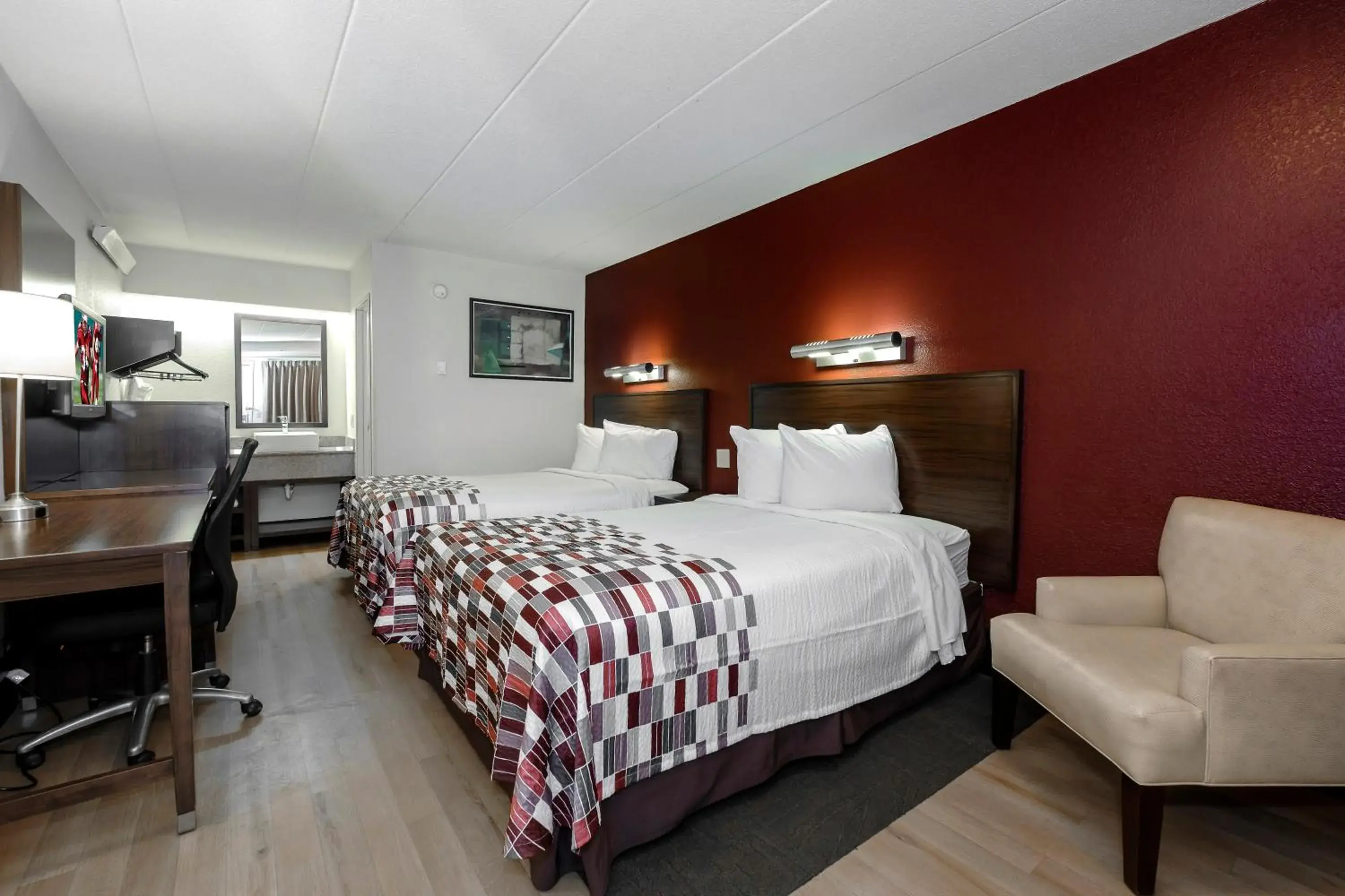 Deluxe Room with Two Double Beds Smoke Free in Red Roof Inn Aberdeen Deluxe Room with Two Double Beds Smoke Free in Red Roof Inn Aberdeen