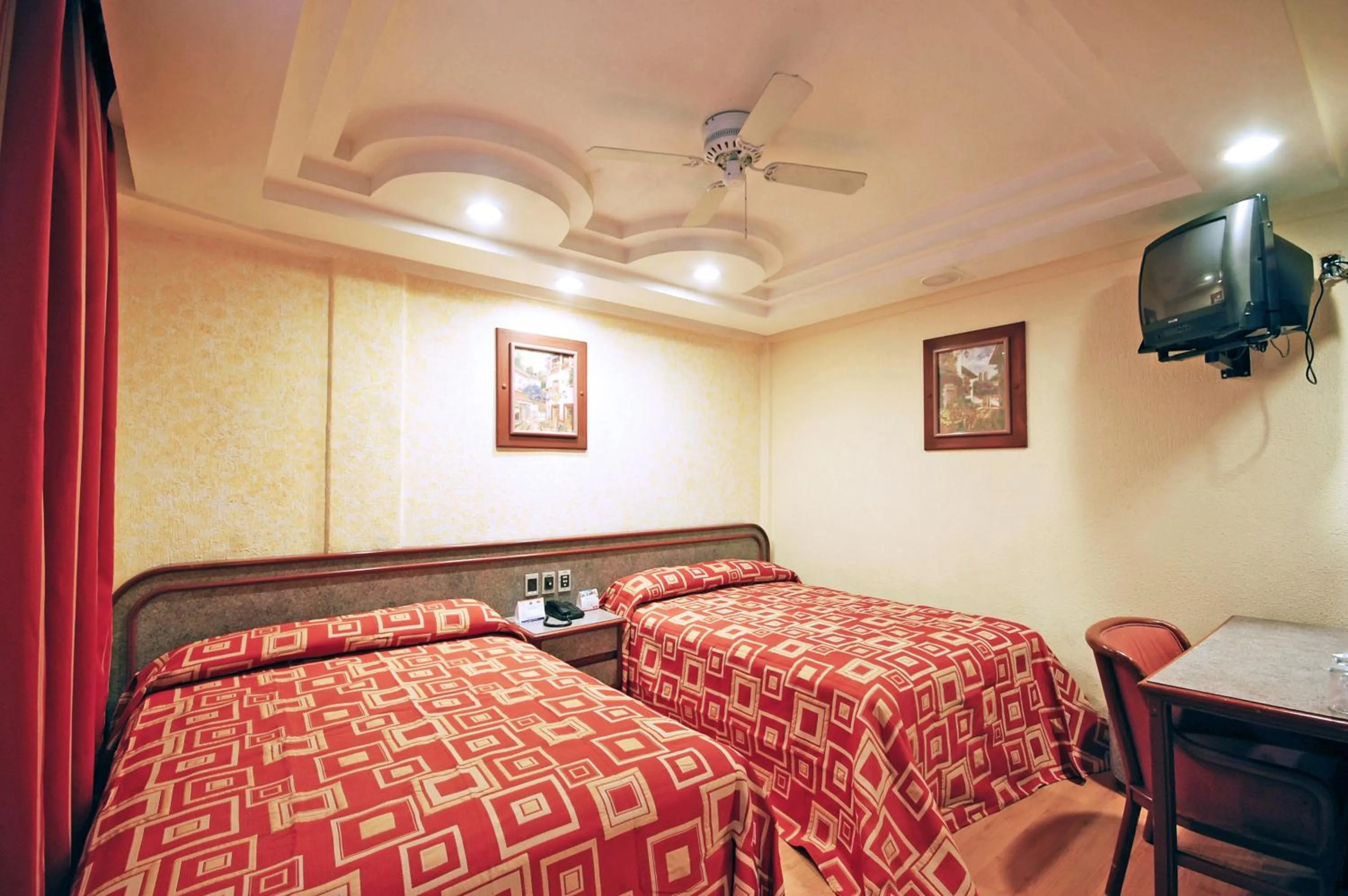 Photo of the whole room, Bed in Hotel Azores