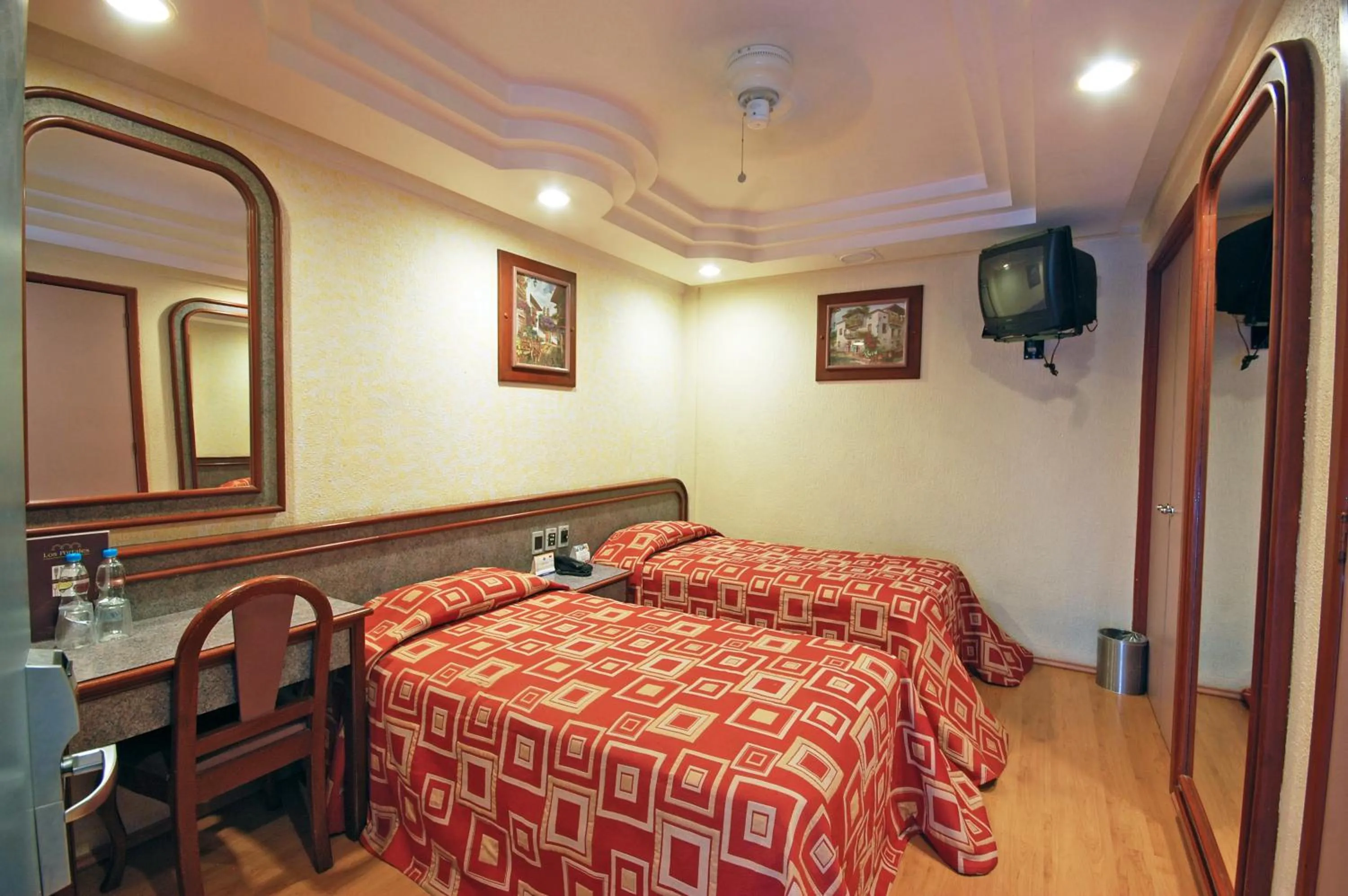 Photo of the whole room, Bed in Hotel Azores