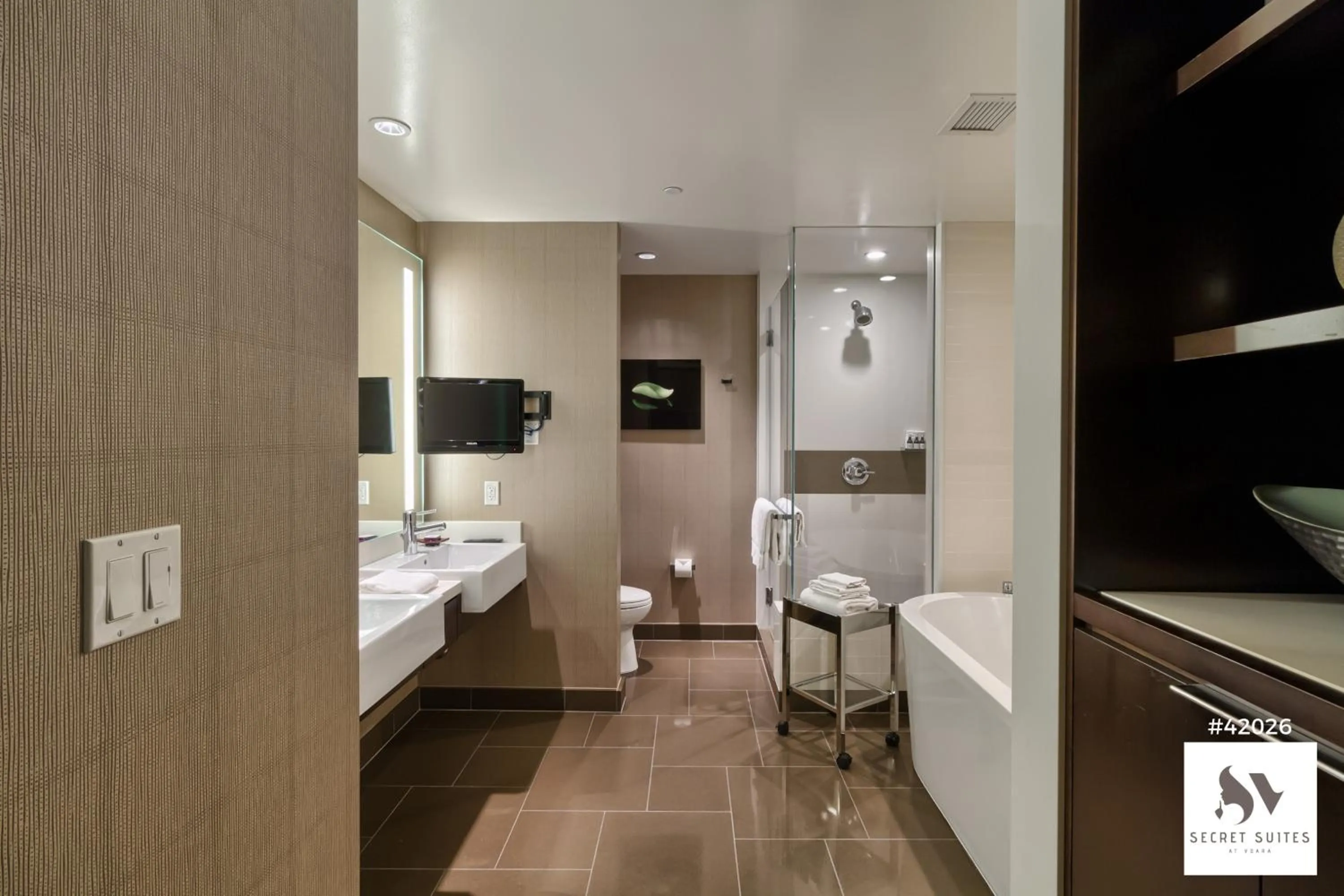 Bathroom, Bed in Secret Suites At Vdara