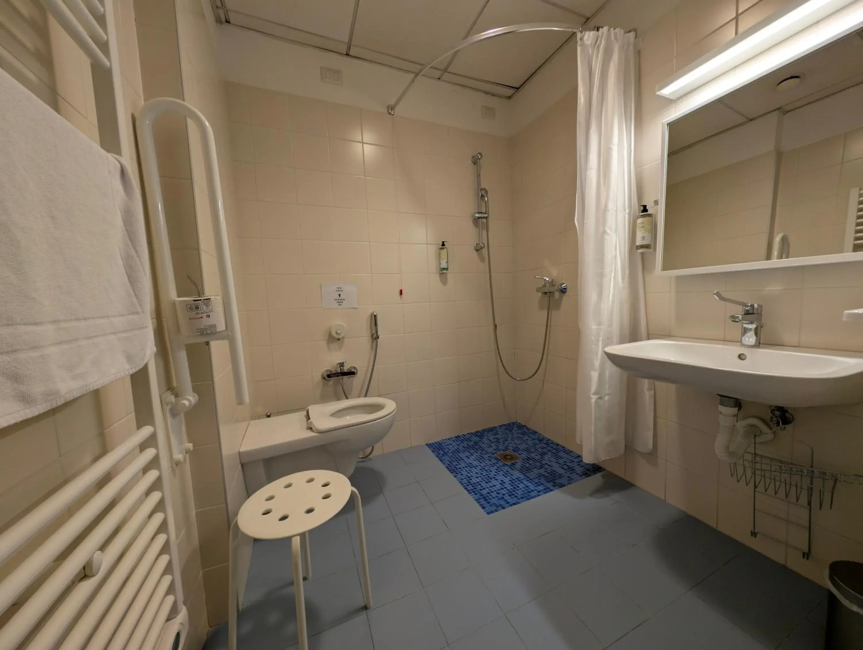 Double or Twin Room - Disability Access in Casa Al Carmine Double or Twin Room - Disability Access in Casa Al Carmine