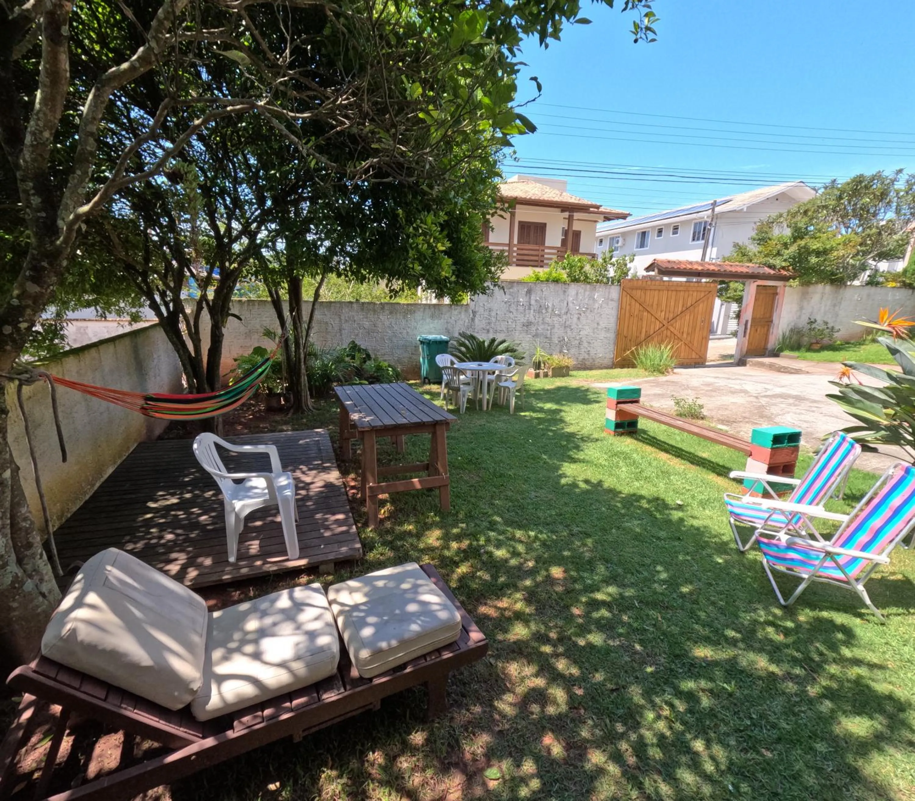 Garden in Santinho Hostel