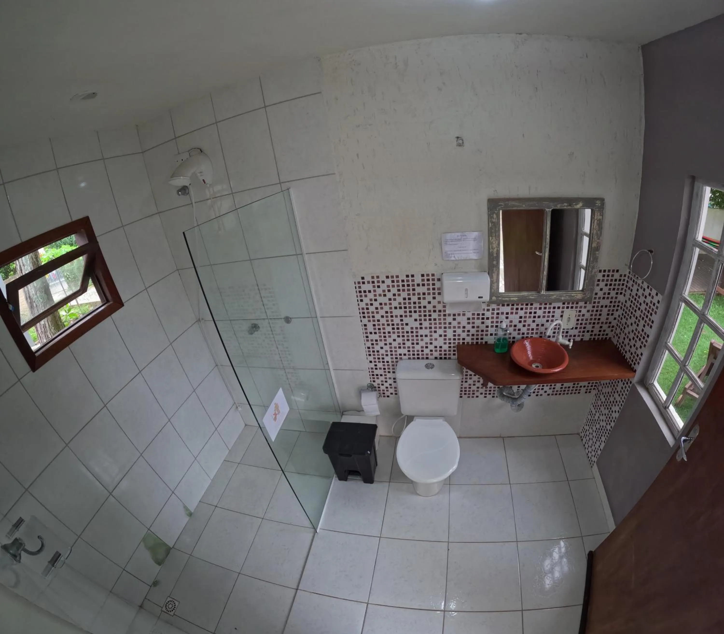 Shower in Santinho Hostel