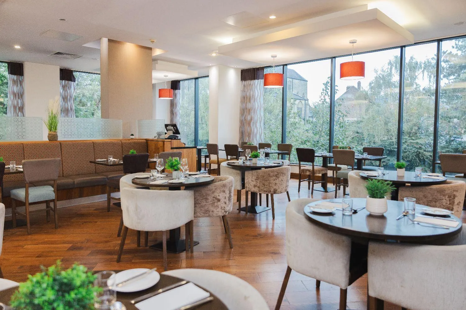 Restaurant/places to eat in Leonardo Hotel Derby