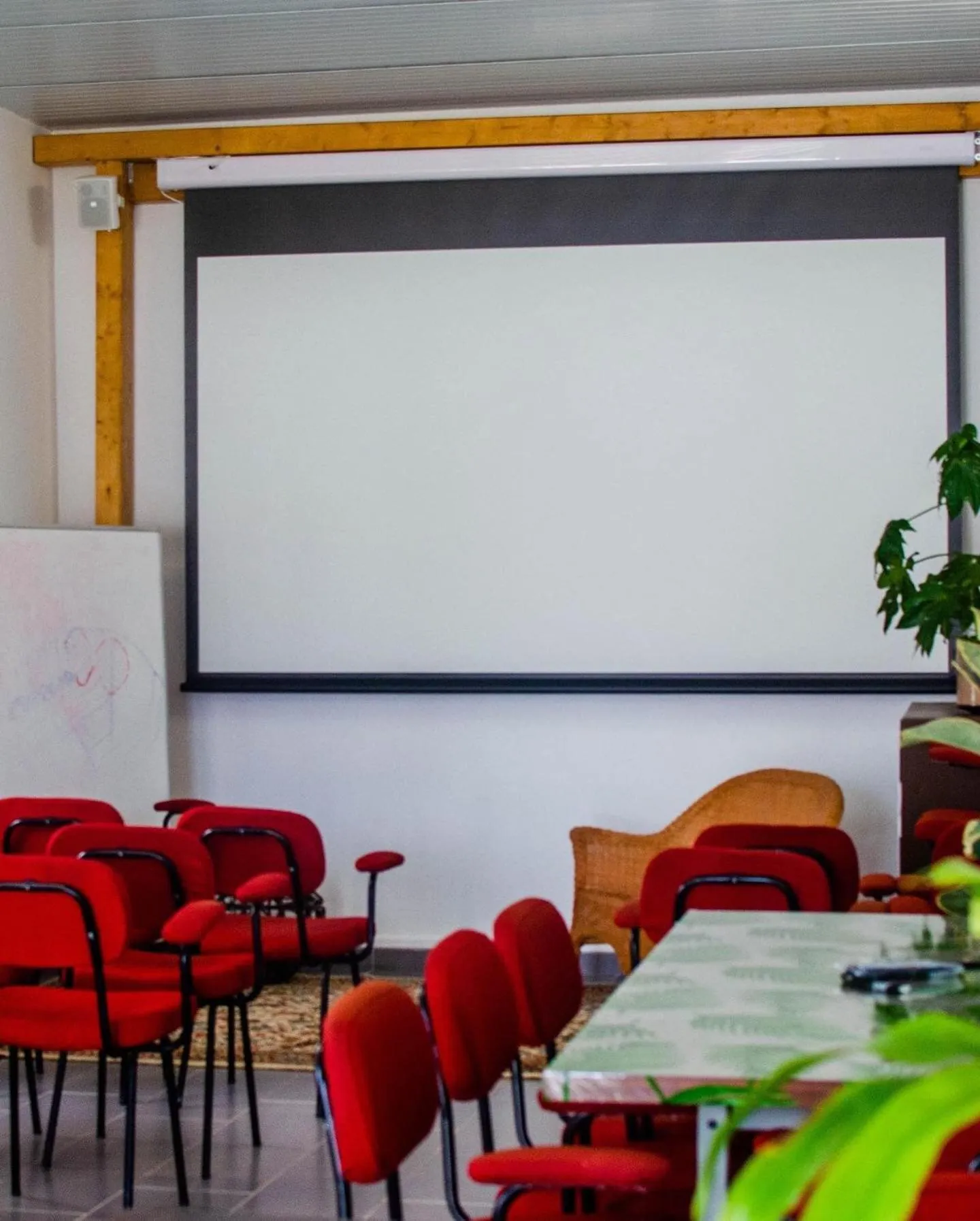 Meeting/conference room in Sagres Sun Stay - Surf Camp & Hostel
