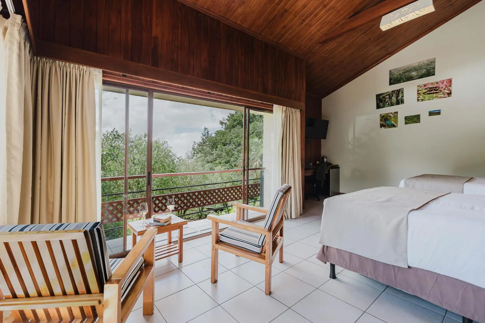 Property building, Bed in Ficus Sunset Suites