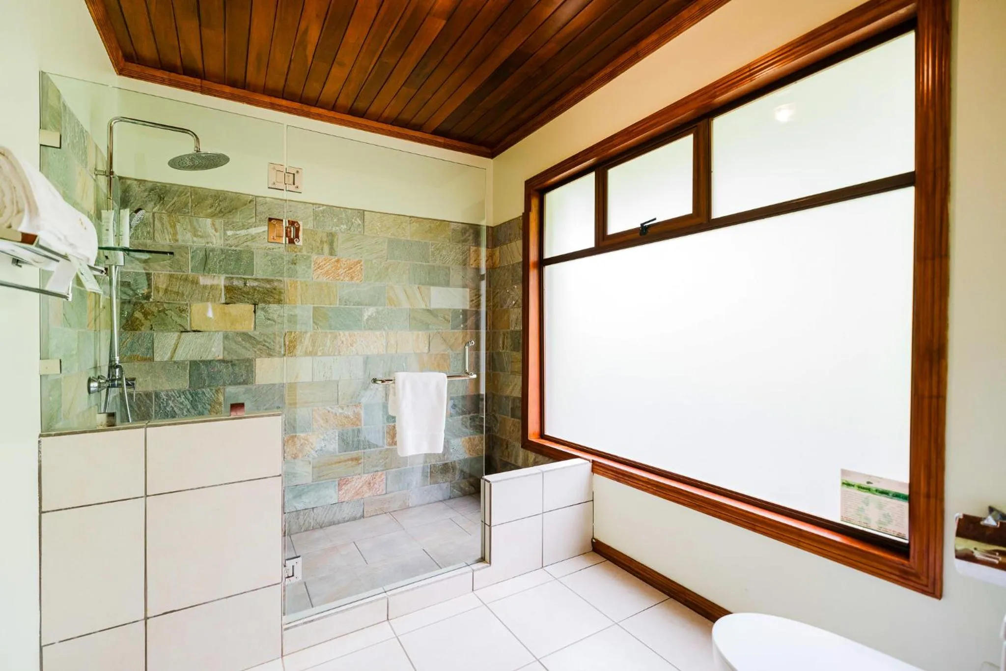 Bathroom in Ficus Sunset Suites