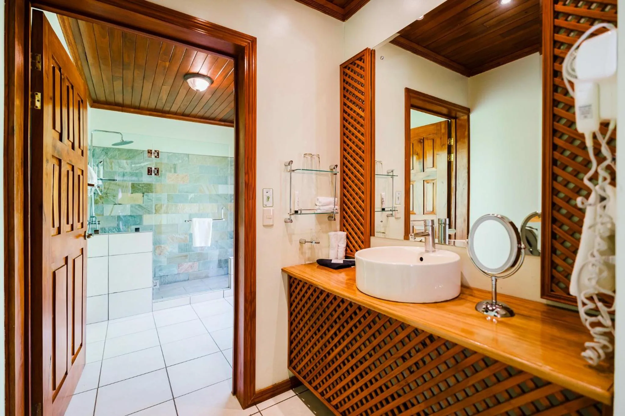 Bathroom in Ficus Sunset Suites