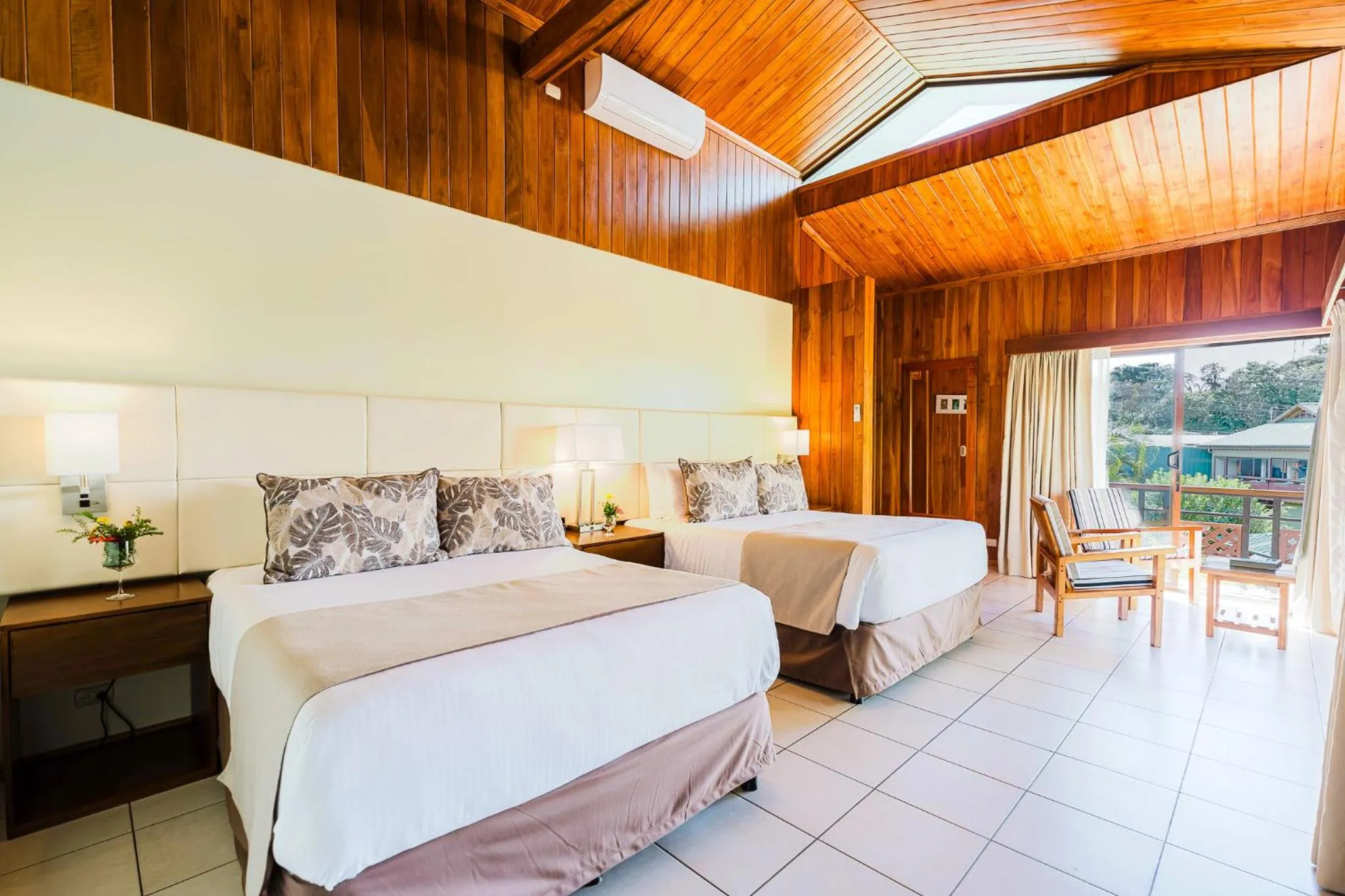 Property building, Bed in Ficus Sunset Suites