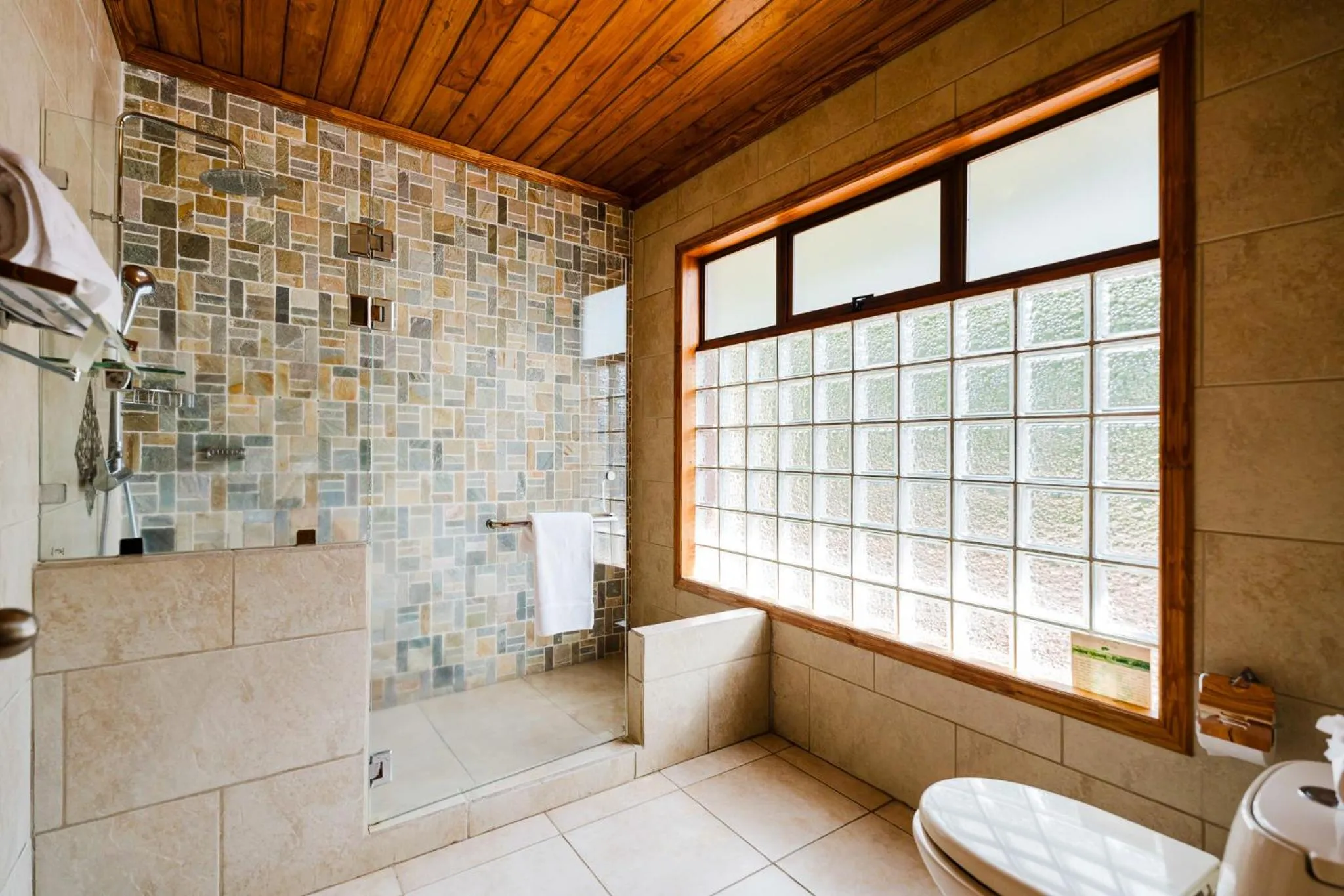 Toilet in Ficus Sunset Suites