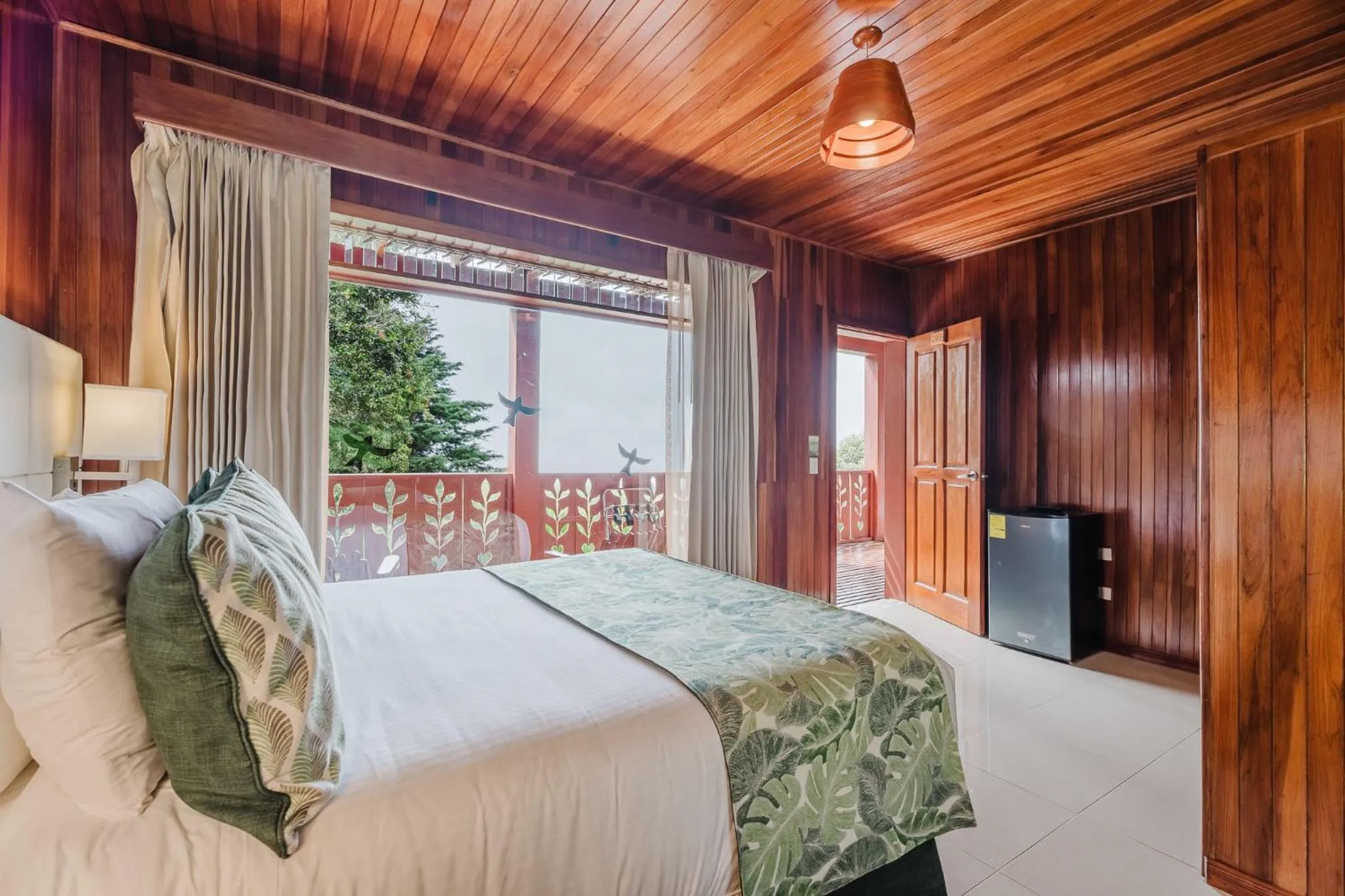 room service, Bed in Hotel Heliconia - Monteverde