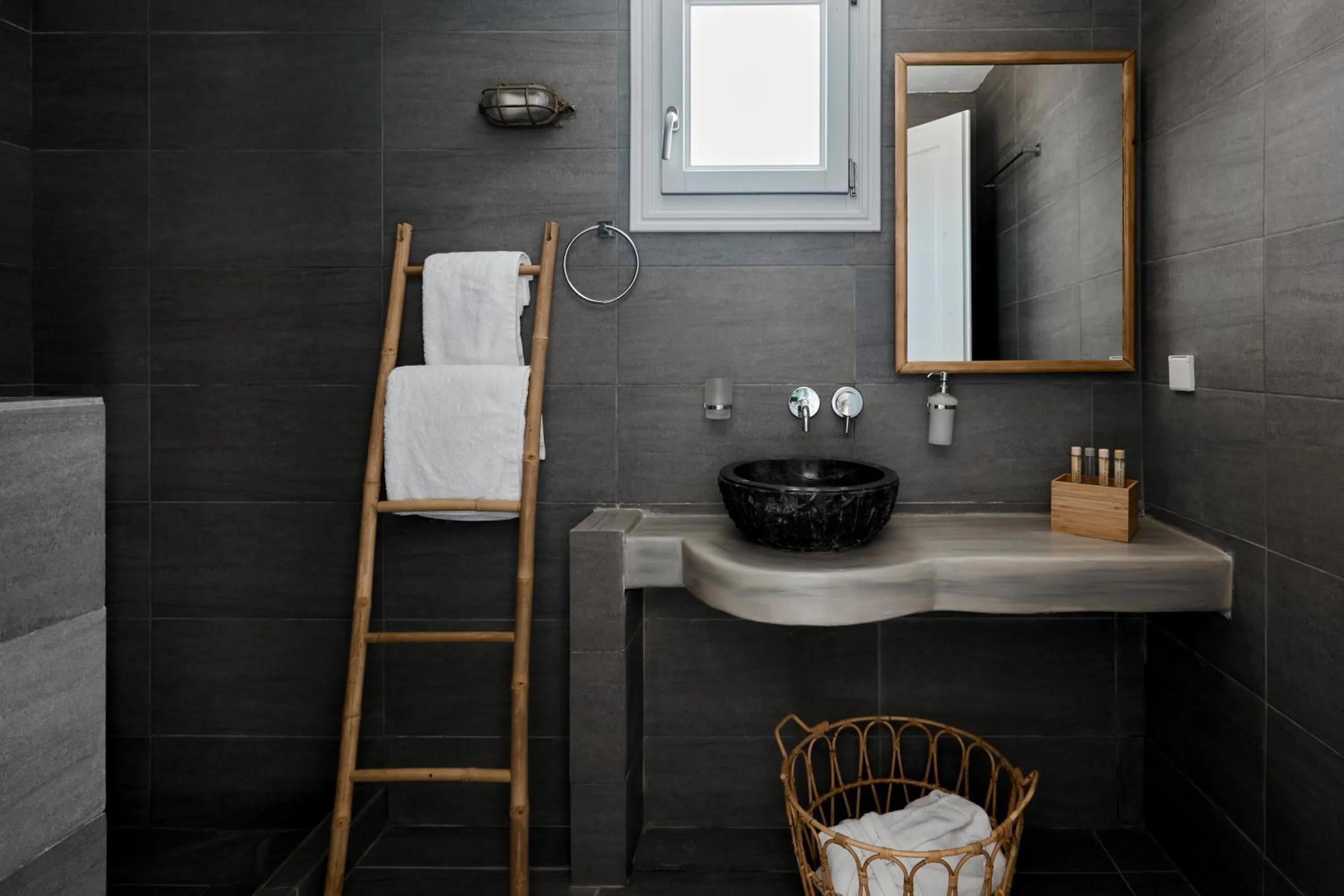 Shower in Sunset Faros