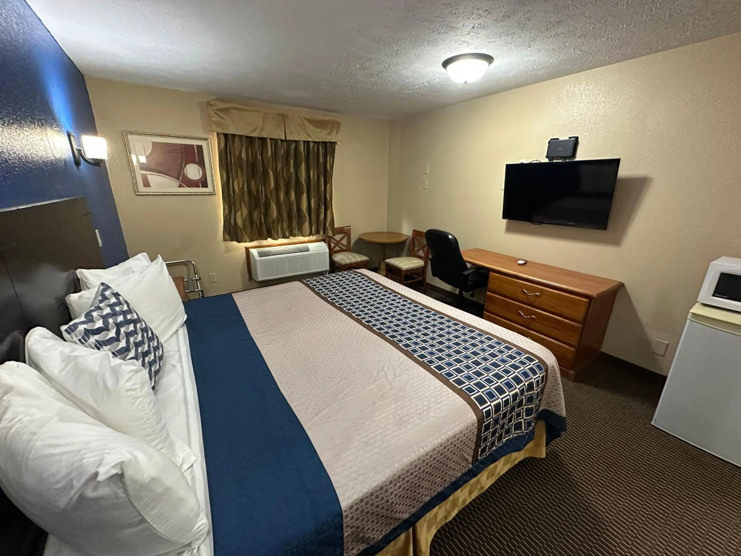 Photo of the whole room, Bed in Eco-Lux Inn Norfolk