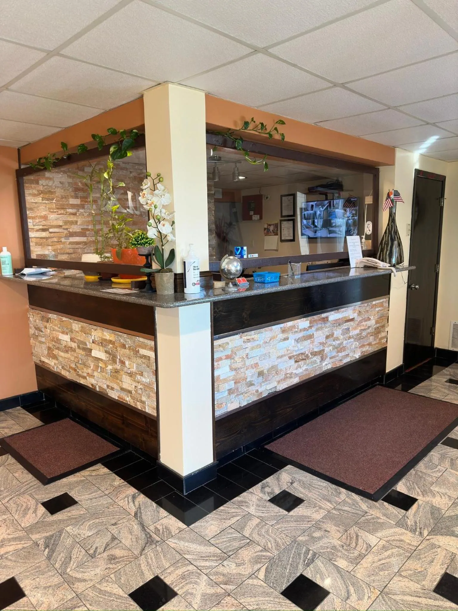 Lobby or reception in Eco-Lux Inn Norfolk