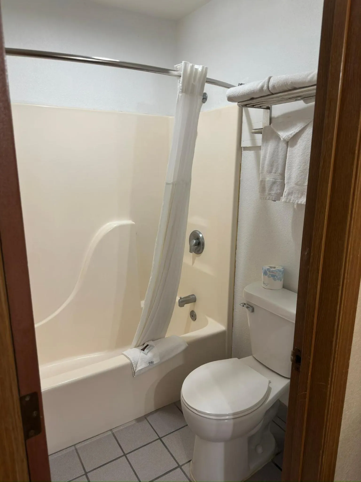 Toilet in Eco-Lux Inn Norfolk