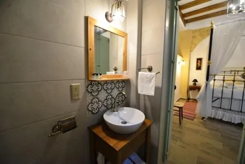 Bathroom, Bed in Hotel Valide Hanim Konak