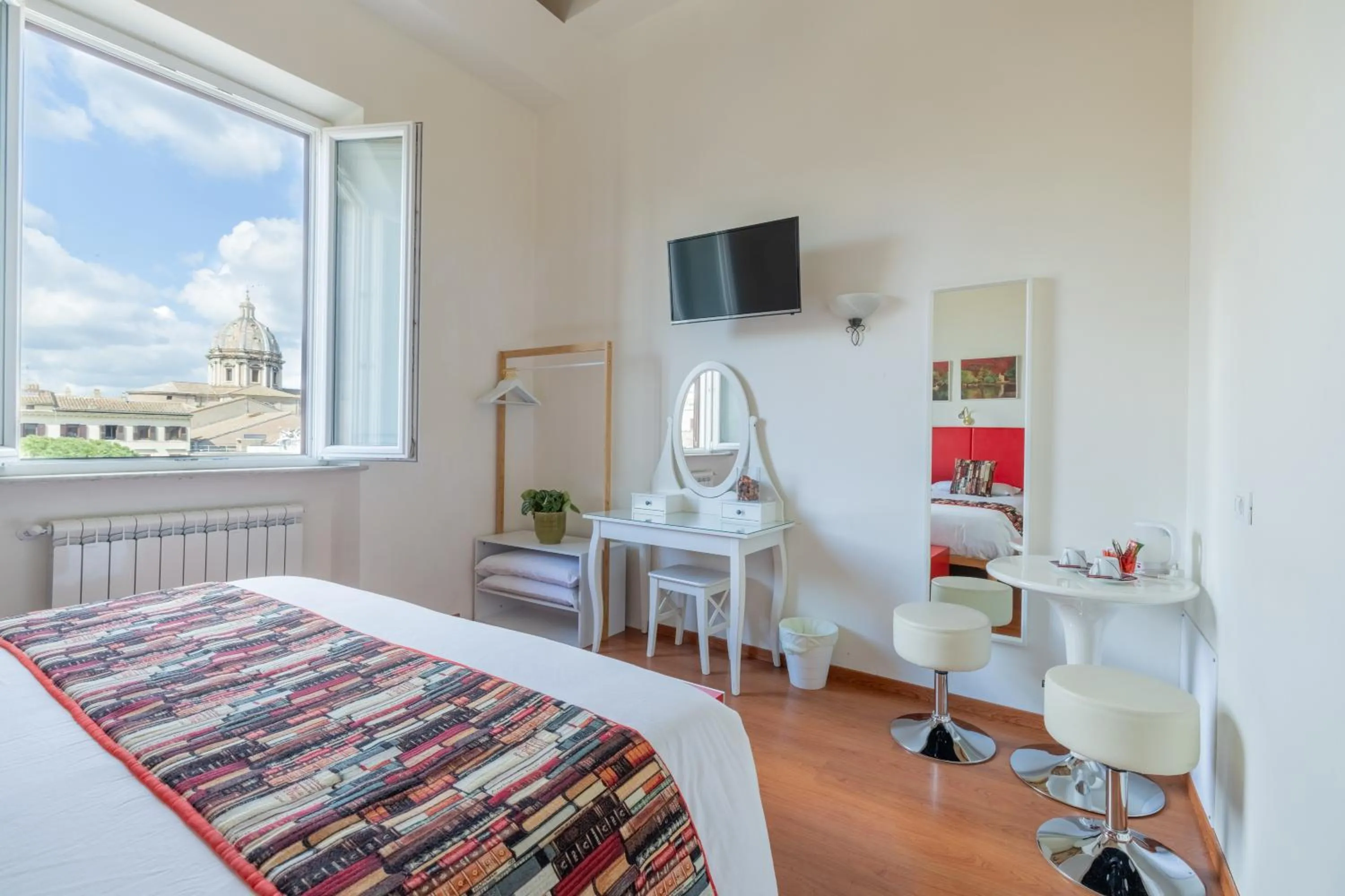 Bedroom, Bed in Temple View FCollection Superior Relais