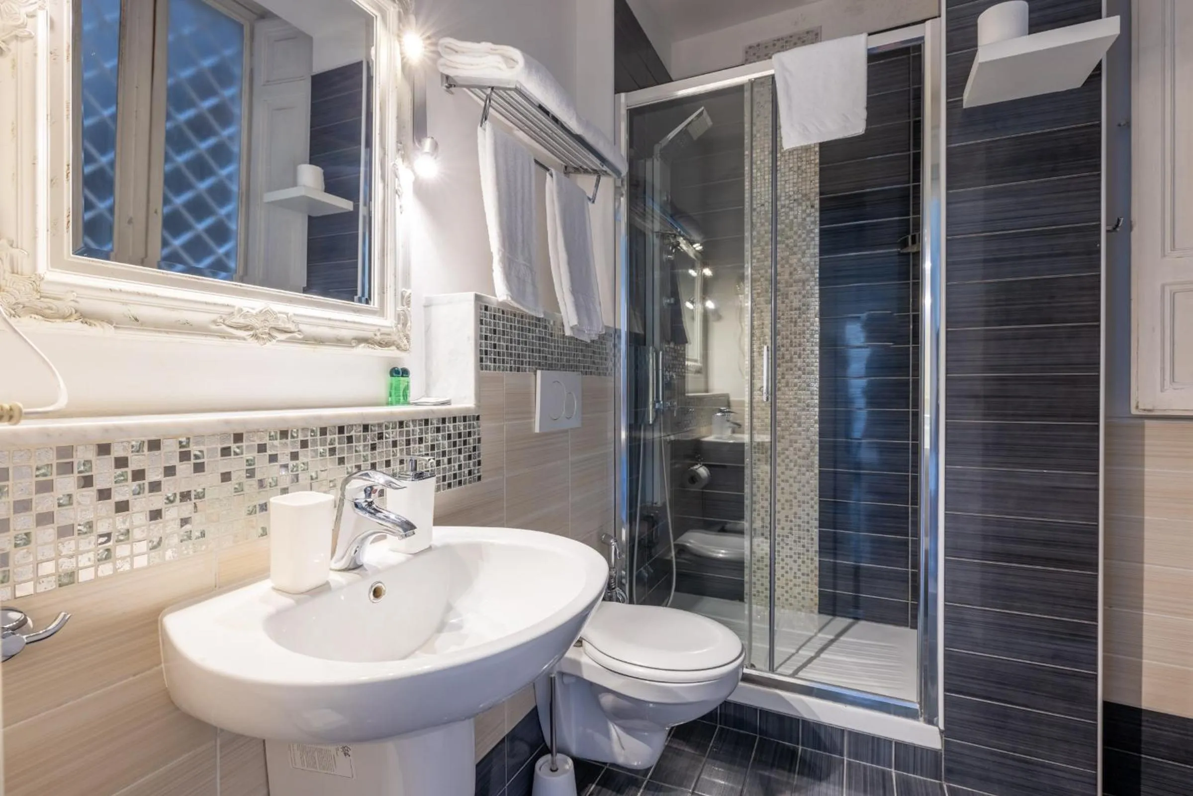 Bathroom in Temple View FCollection Superior Relais