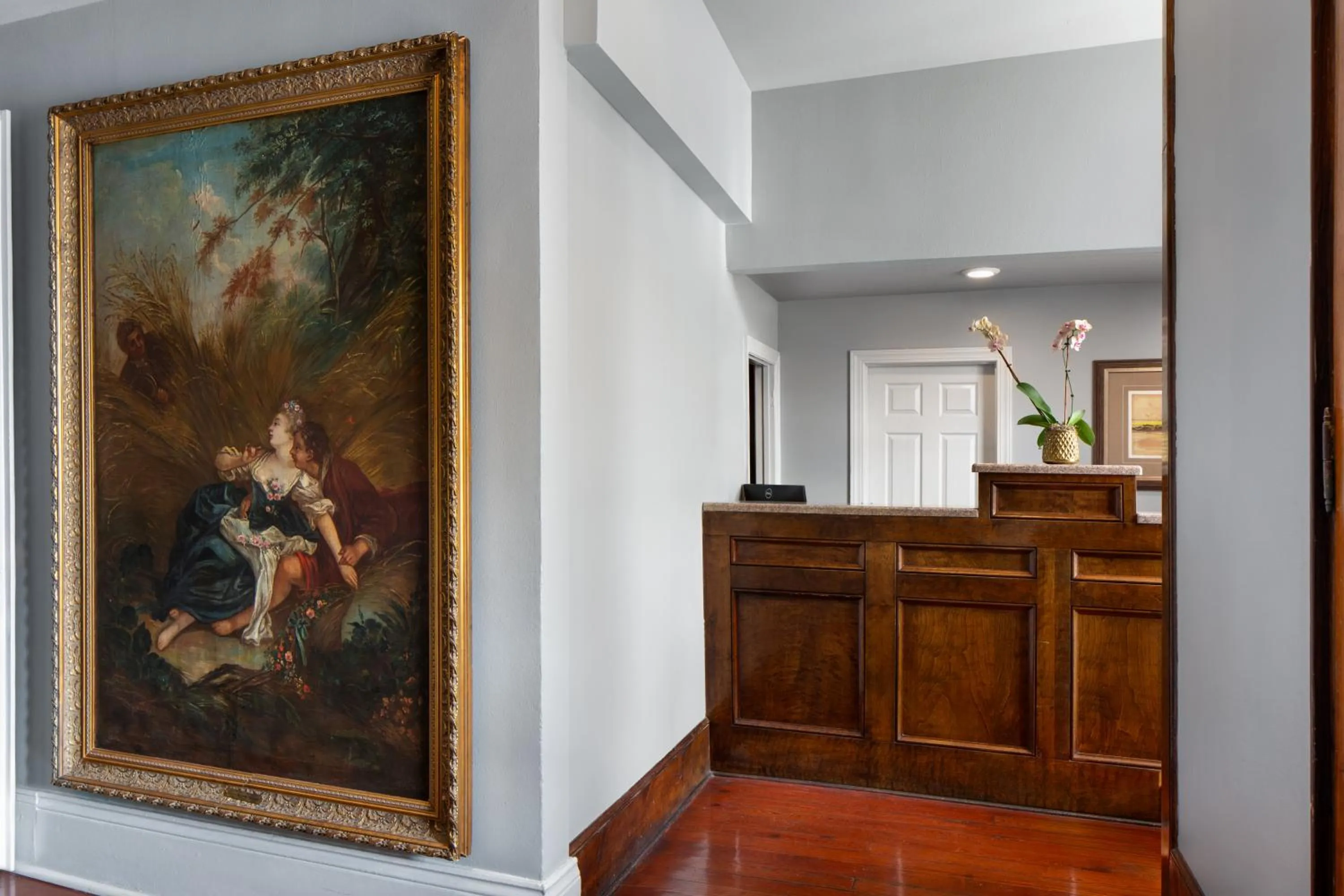 Lobby or reception in New Orleans Courtyard Hotel by the French Quarter