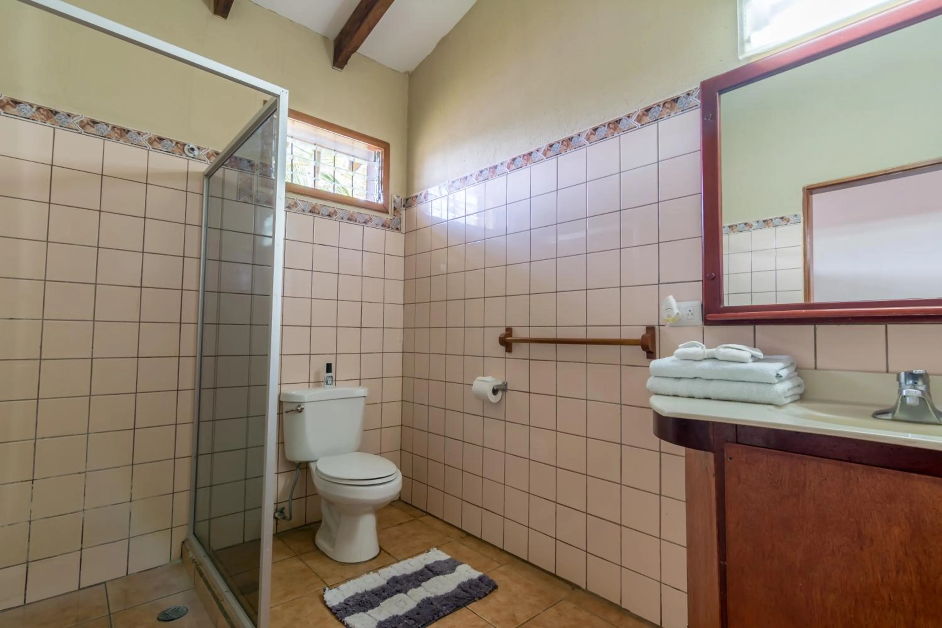 Bathroom in Hotel Guanacaste Lodge