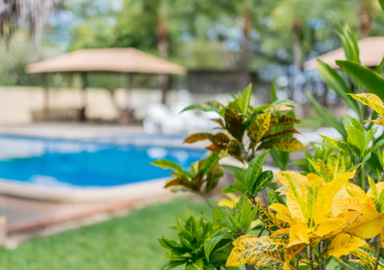 Swimming pool in Hotel Guanacaste Lodge