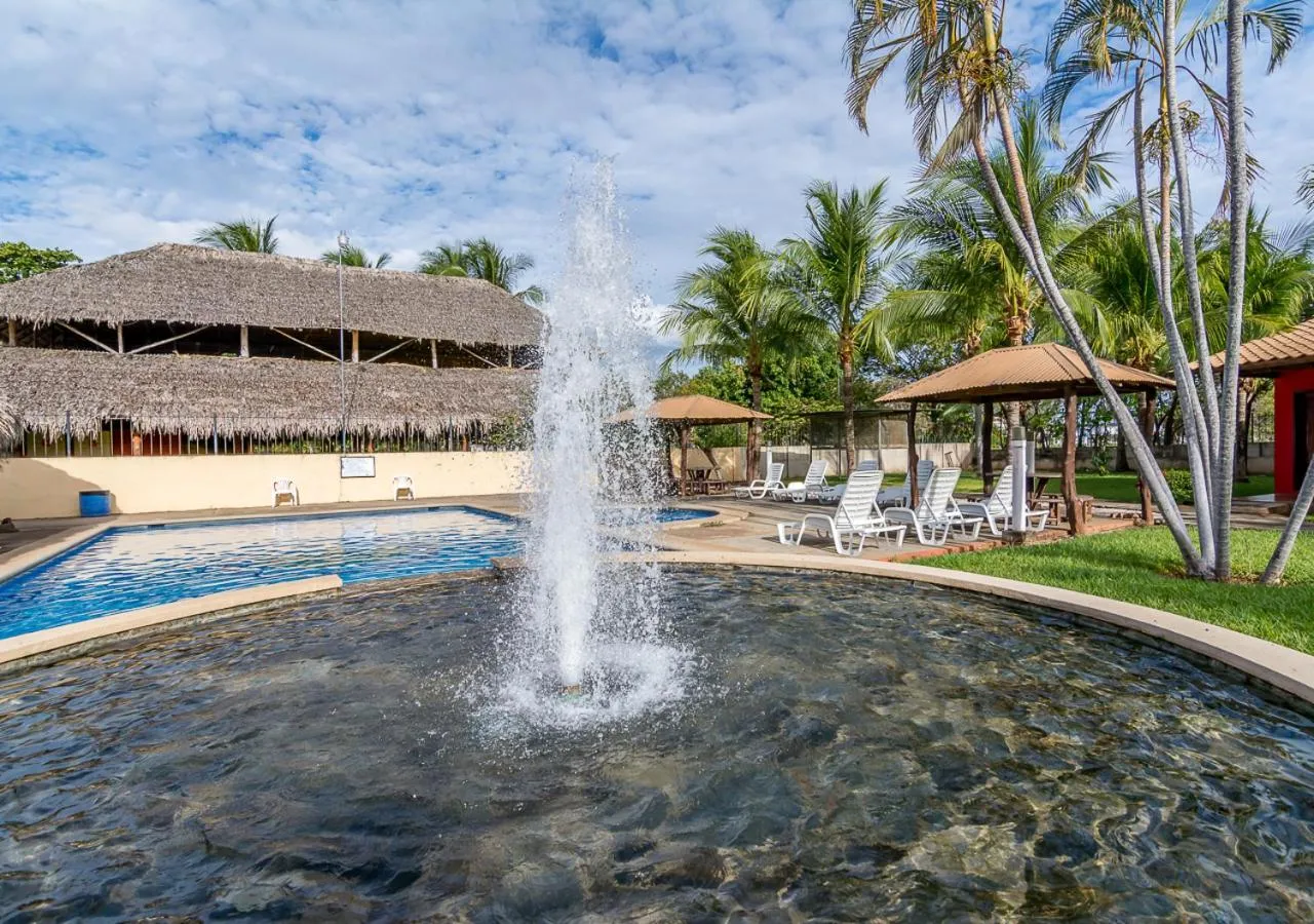 Swimming pool in Hotel Guanacaste Lodge