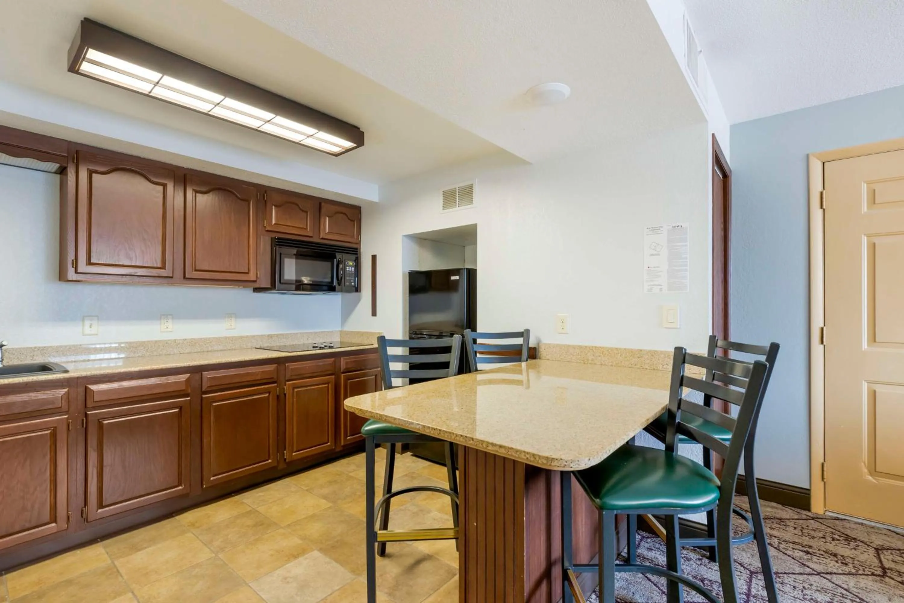 Bedroom in Best Western Plus Longbranch Hotel & Convention Center