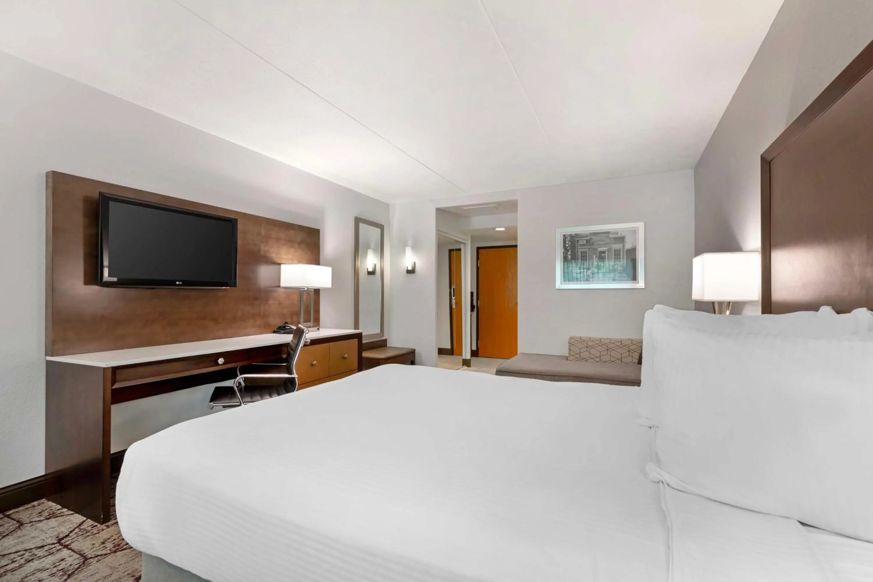 Bedroom, Bed in Best Western Plus Longbranch Hotel & Convention Center