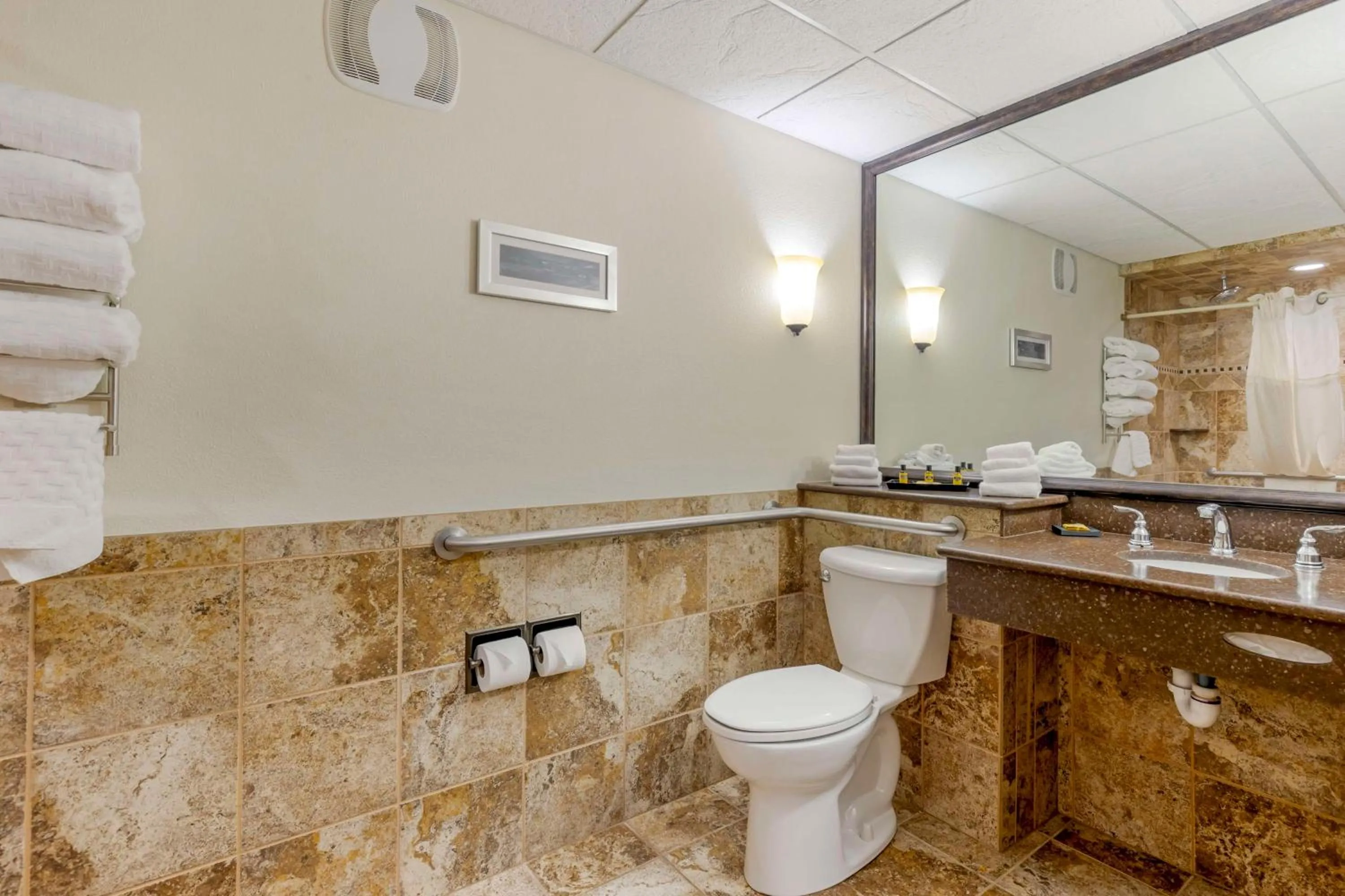 Bathroom in Best Western Plus Longbranch Hotel & Convention Center