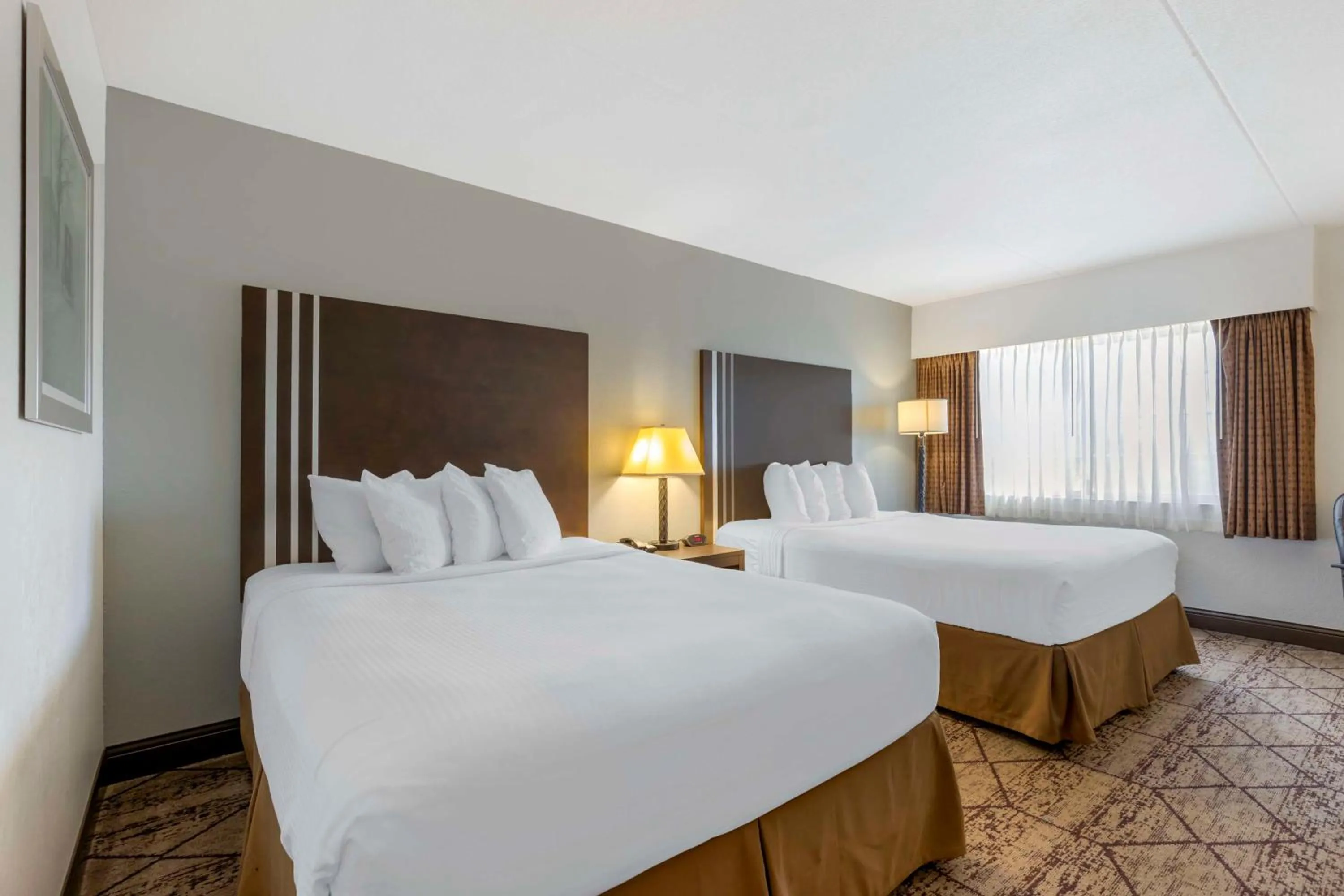 Bedroom, Bed in Best Western Plus Longbranch Hotel & Convention Center