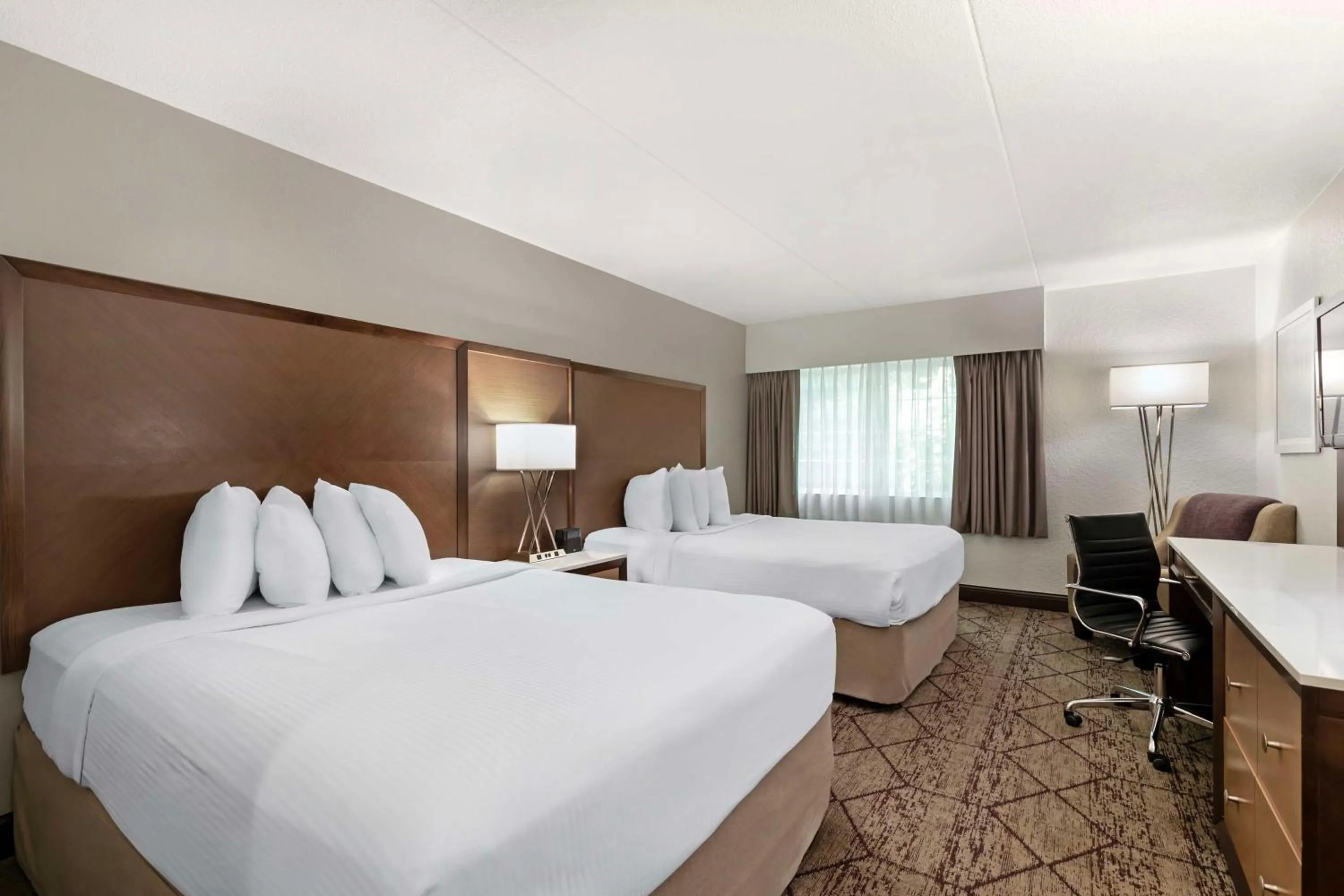 Bedroom, Bed in Best Western Plus Longbranch Hotel & Convention Center