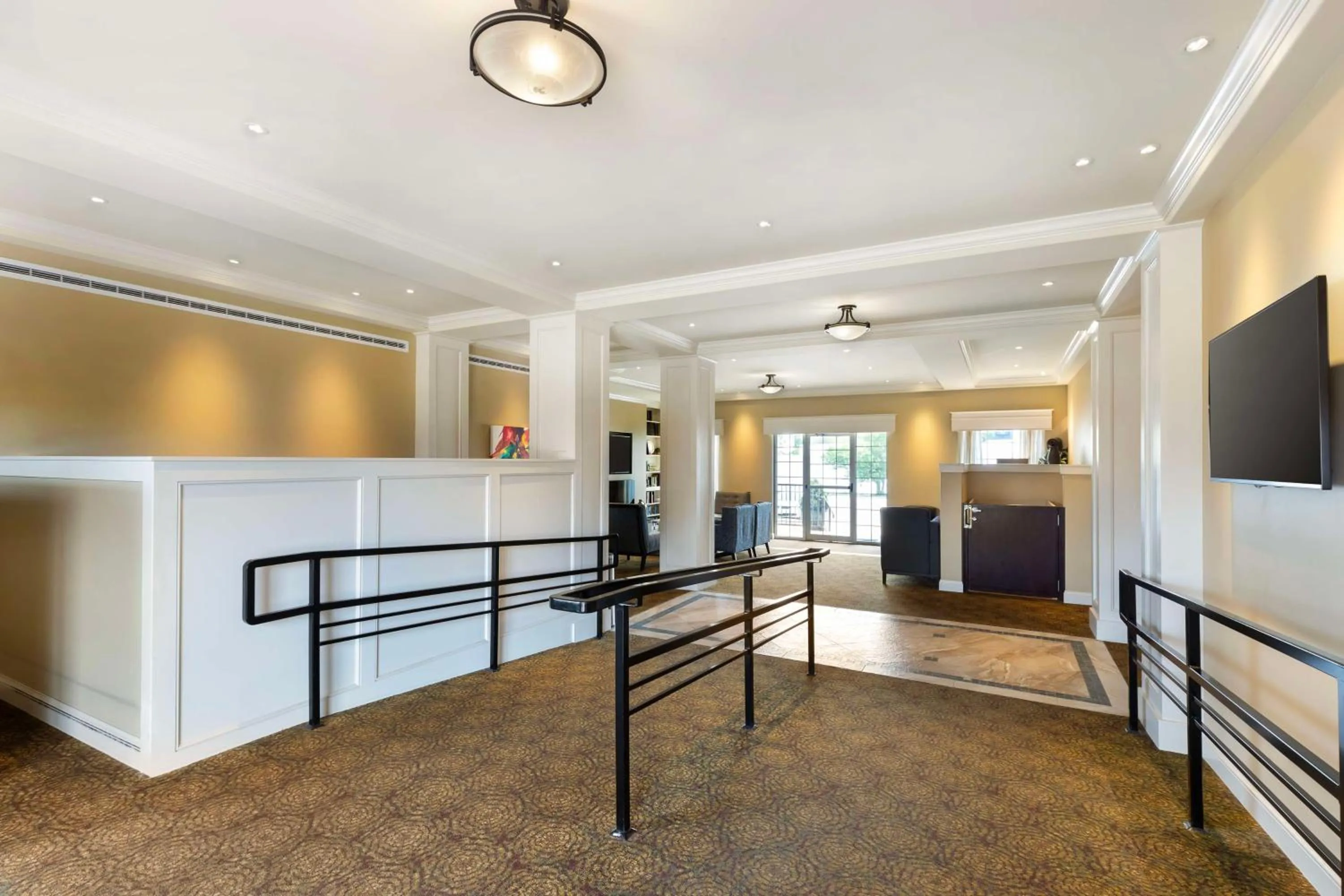 Lobby or reception in Best Western Plus Longbranch Hotel & Convention Center