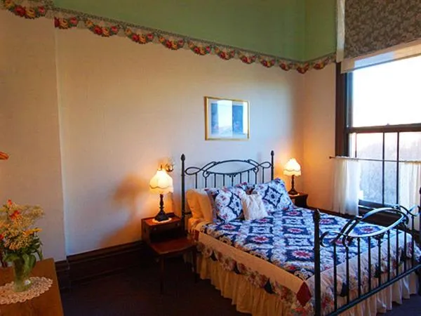 Photo of the whole room, Bed in The Palace Hotel