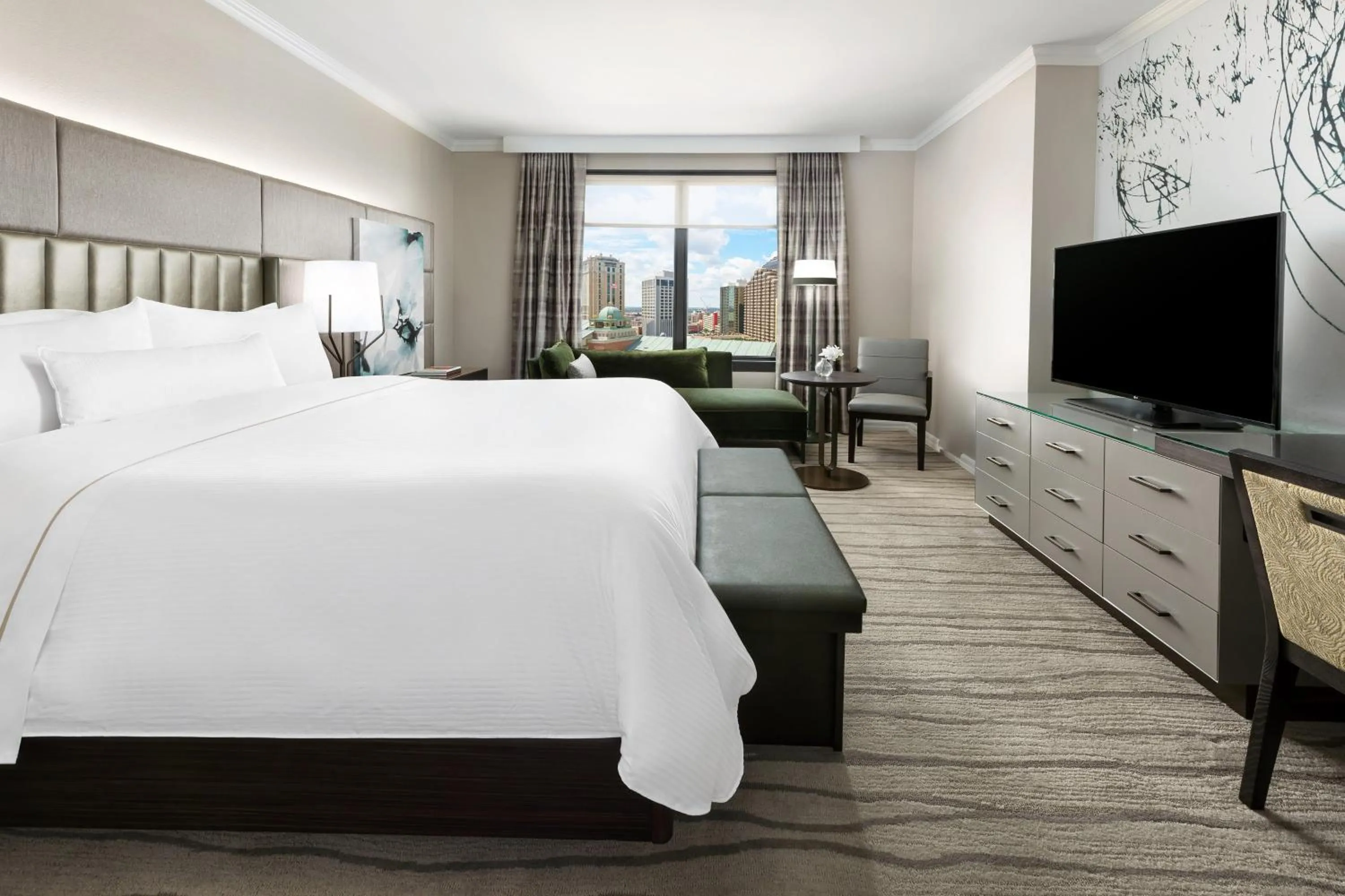 Photo of the whole room, Bed in The Westin New Orleans